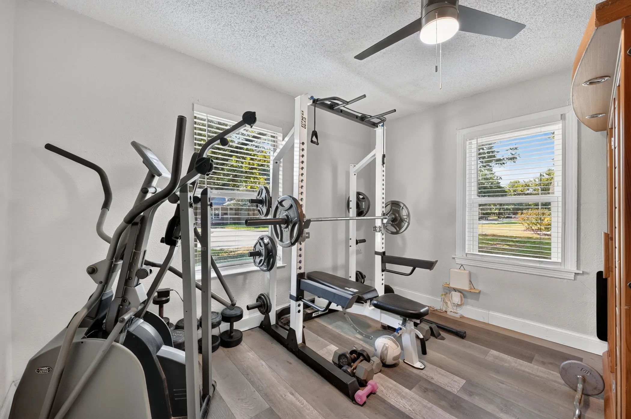 Single Family Residence For Sale in Ellis County , 209 Cynisca Street, Waxahachie, Texas 75165, 4 Bedroom, 3 Bathroom, Garage spaces, 2,325 Sqft, built in 1950, mls#21381186, Real Estate Agent in Waxahachie, Homes For Sale in Ellis county, Homes For Sale in Waxahachie, Realtor in Waxahachie Texas, Real Estate Brokerage Independent Realty Texas, Luminita Cordes Realtor