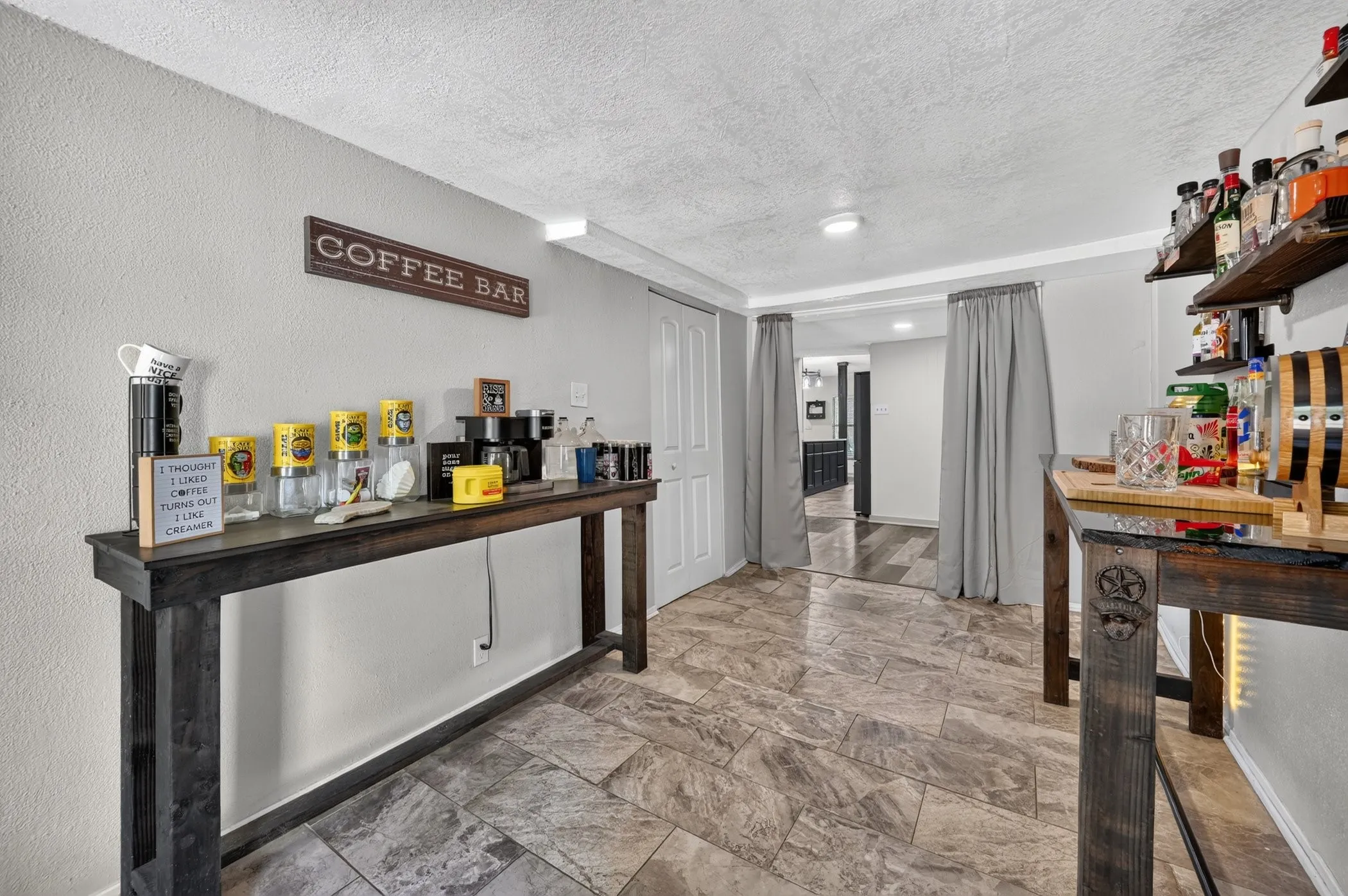 Single Family Residence For Sale in Ellis County , 209 Cynisca Street, Waxahachie, Texas 75165, 4 Bedroom, 3 Bathroom, Garage spaces, 2,325 Sqft, built in 1950, mls#21381186, Real Estate Agent in Waxahachie, Homes For Sale in Ellis county, Homes For Sale in Waxahachie, Realtor in Waxahachie Texas, Real Estate Brokerage Independent Realty Texas, Luminita Cordes Realtor
