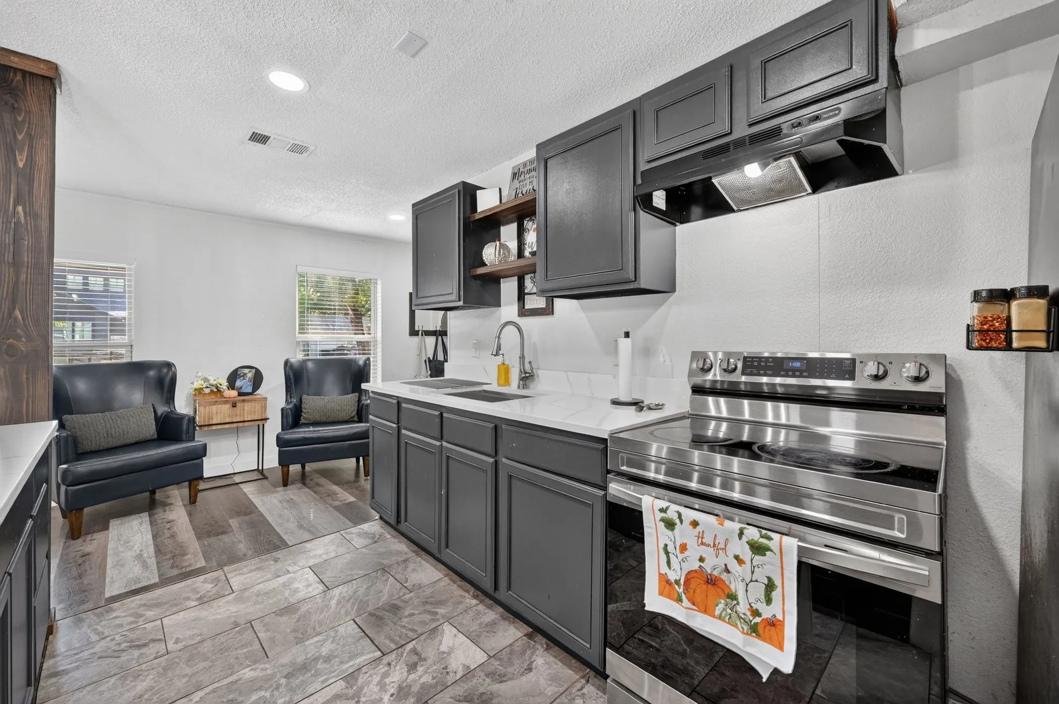 Single Family Residence For Sale in Ellis County , 209 Cynisca Street, Waxahachie, Texas 75165, 4 Bedroom, 3 Bathroom, Garage spaces, 2,325 Sqft, built in 1950, mls#21381186, Real Estate Agent in Waxahachie, Homes For Sale in Ellis county, Homes For Sale in Waxahachie, Realtor in Waxahachie Texas, Real Estate Brokerage Independent Realty Texas, Luminita Cordes Realtor