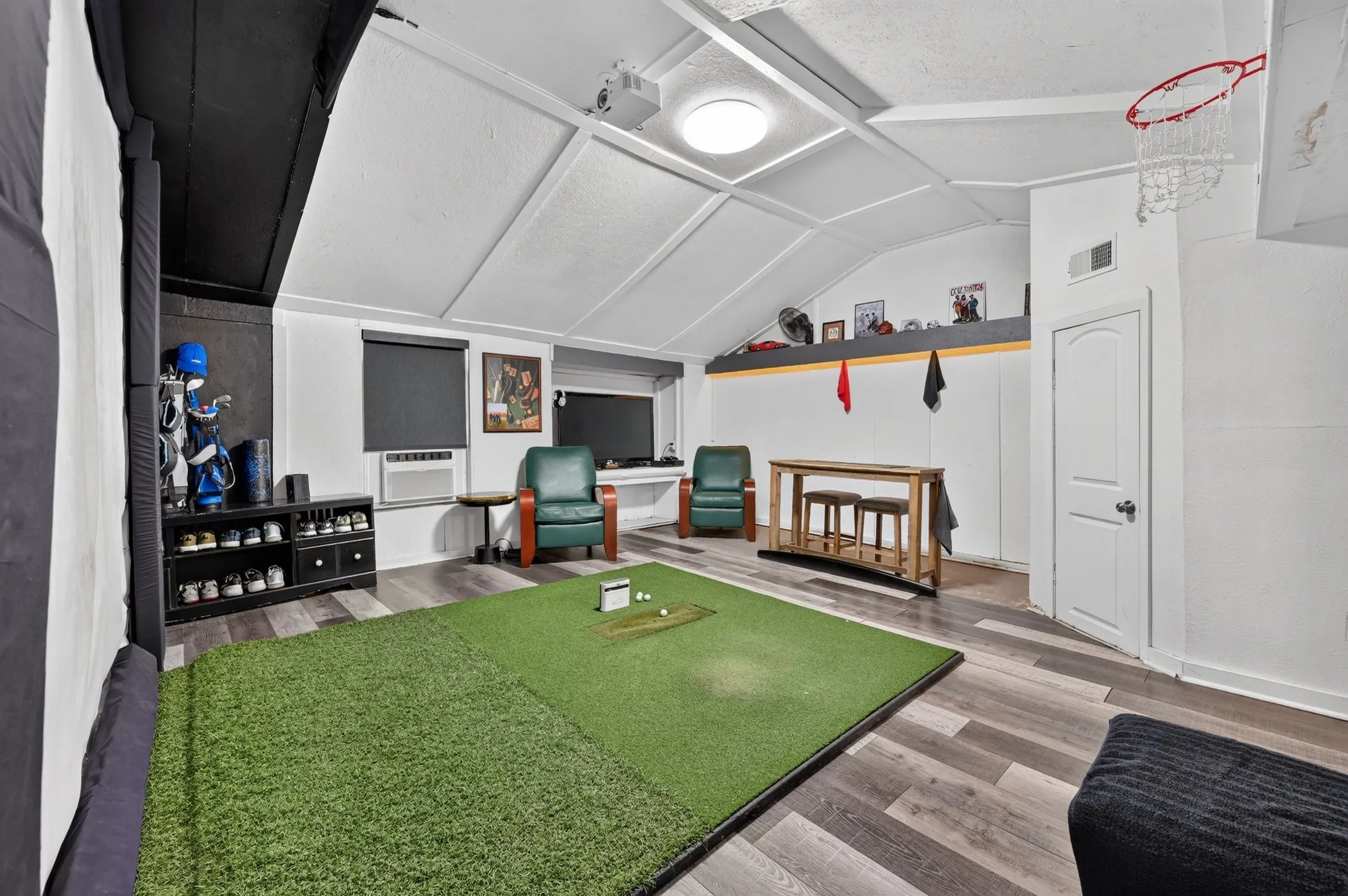 Single Family Residence For Sale in Ellis County , 209 Cynisca Street, Waxahachie, Texas 75165, 4 Bedroom, 3 Bathroom, Garage spaces, 2,325 Sqft, built in 1950, mls#21381186, Real Estate Agent in Waxahachie, Homes For Sale in Ellis county, Homes For Sale in Waxahachie, Realtor in Waxahachie Texas, Real Estate Brokerage Independent Realty Texas, Luminita Cordes Realtor