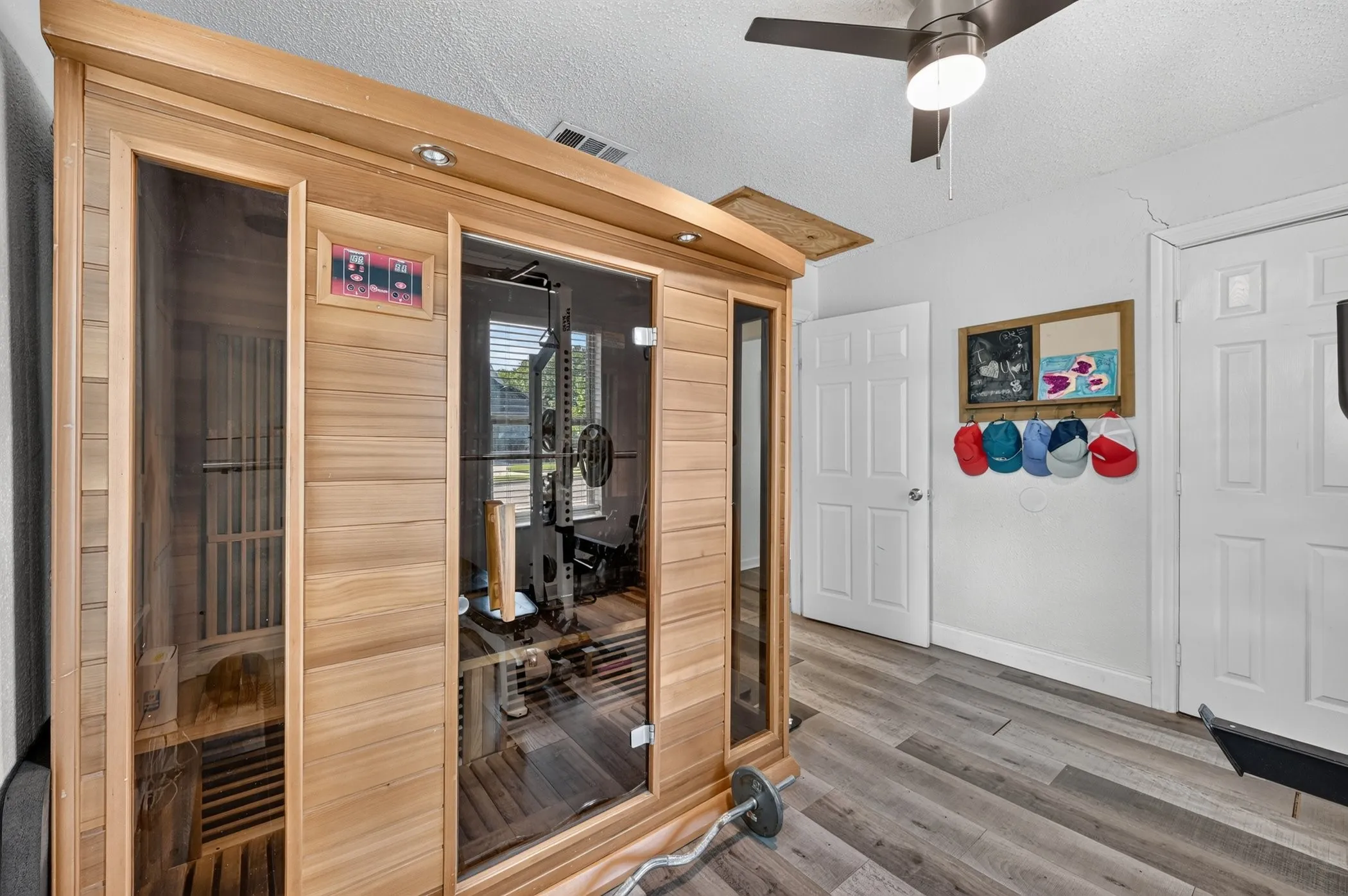 Single Family Residence For Sale in Ellis County , 209 Cynisca Street, Waxahachie, Texas 75165, 4 Bedroom, 3 Bathroom, Garage spaces, 2,325 Sqft, built in 1950, mls#21381186, Real Estate Agent in Waxahachie, Homes For Sale in Ellis county, Homes For Sale in Waxahachie, Realtor in Waxahachie Texas, Real Estate Brokerage Independent Realty Texas, Luminita Cordes Realtor