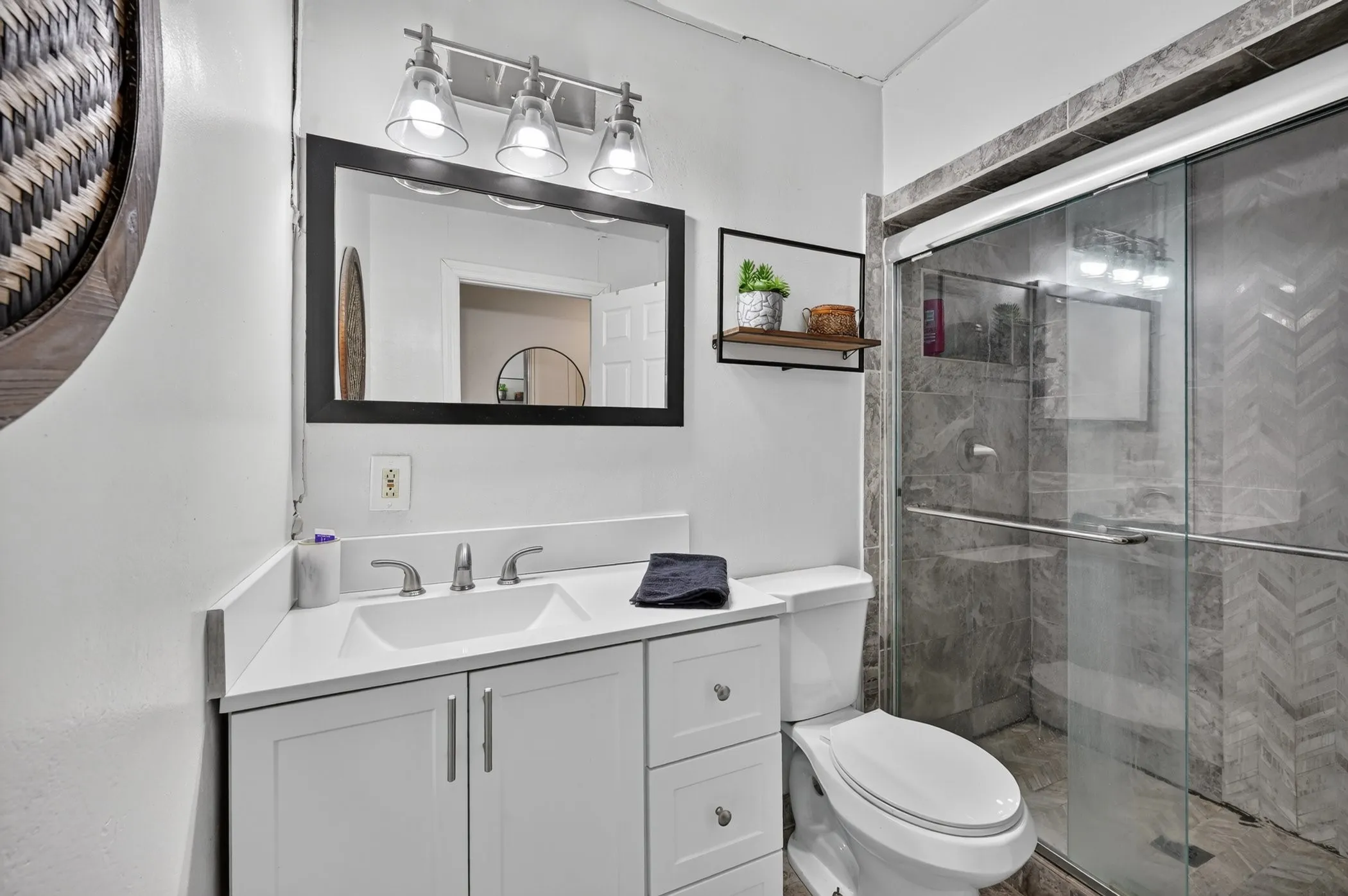 Single Family Residence For Sale in Ellis County , 209 Cynisca Street, Waxahachie, Texas 75165, 4 Bedroom, 3 Bathroom, Garage spaces, 2,325 Sqft, built in 1950, mls#21381186, Real Estate Agent in Waxahachie, Homes For Sale in Ellis county, Homes For Sale in Waxahachie, Realtor in Waxahachie Texas, Real Estate Brokerage Independent Realty Texas, Luminita Cordes Realtor