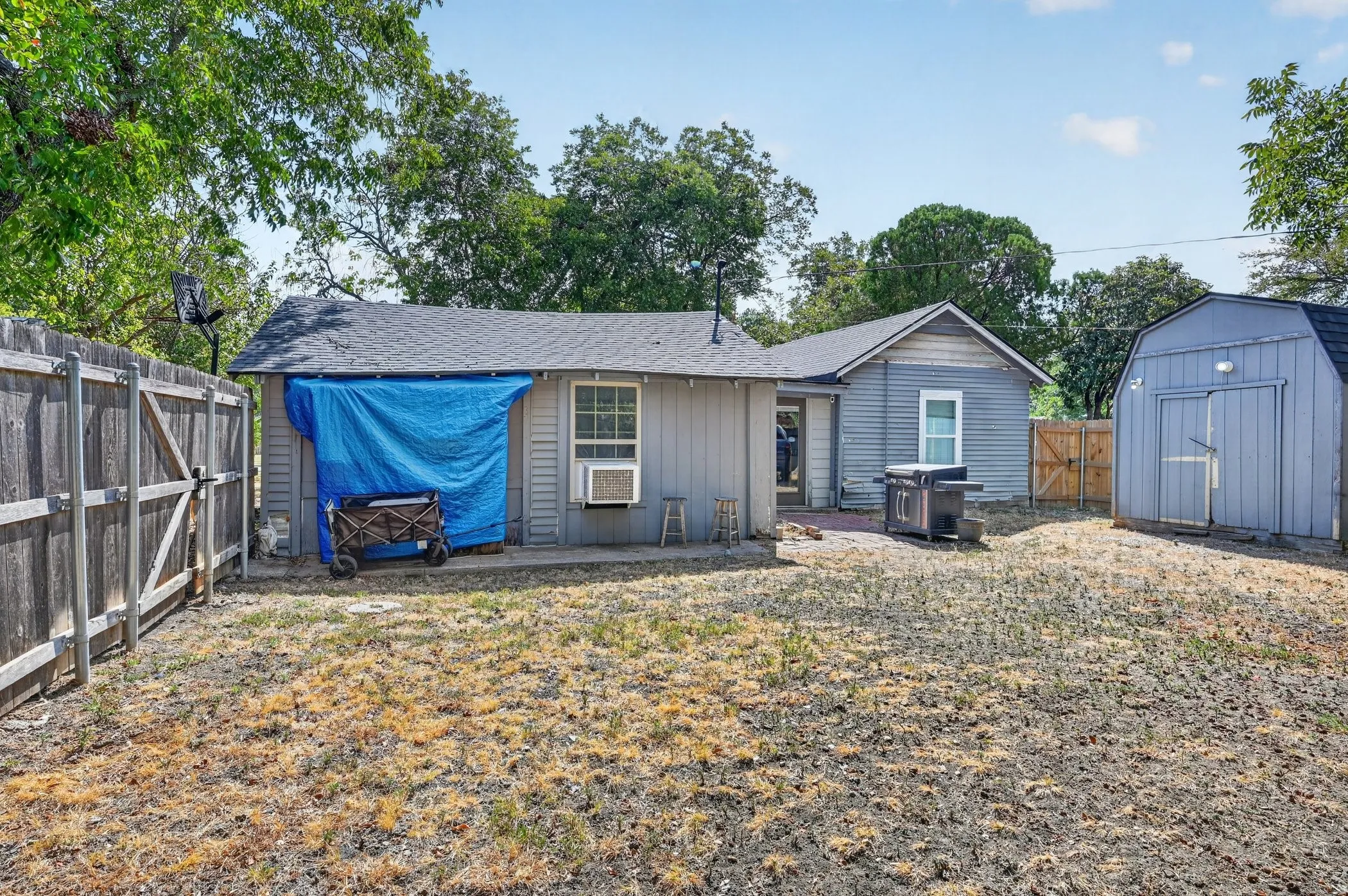 Single Family Residence For Sale in Ellis County , 209 Cynisca Street, Waxahachie, Texas 75165, 4 Bedroom, 3 Bathroom, Garage spaces, 2,325 Sqft, built in 1950, mls#21381186, Real Estate Agent in Waxahachie, Homes For Sale in Ellis county, Homes For Sale in Waxahachie, Realtor in Waxahachie Texas, Real Estate Brokerage Independent Realty Texas, Luminita Cordes Realtor