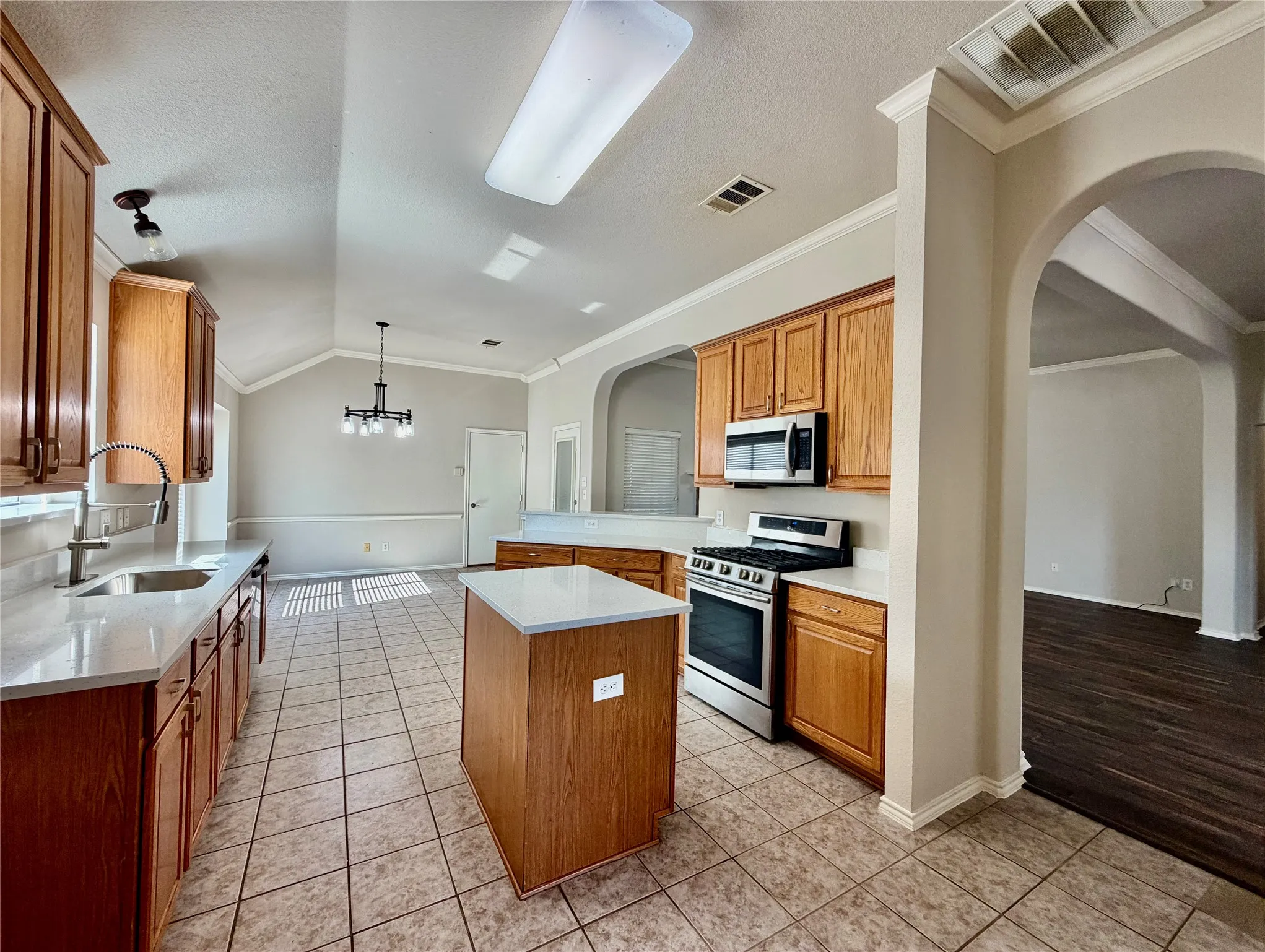 Single Family Residence For Rent in Dallas County , 4611 Harvest Lane, Sachse, Texas 75048, 4 Bedroom, 2 Bathroom, 1 Garage spaces, 2,159 Sqft, built in 2003, mls#21381191, Real Estate Agent in Sachse, Homes For Rent in Dallas county, Homes For Rent in Sachse, Realtor in Sachse Texas, Real Estate Brokerage Independent Realty Texas, Luminita Cordes Realtor