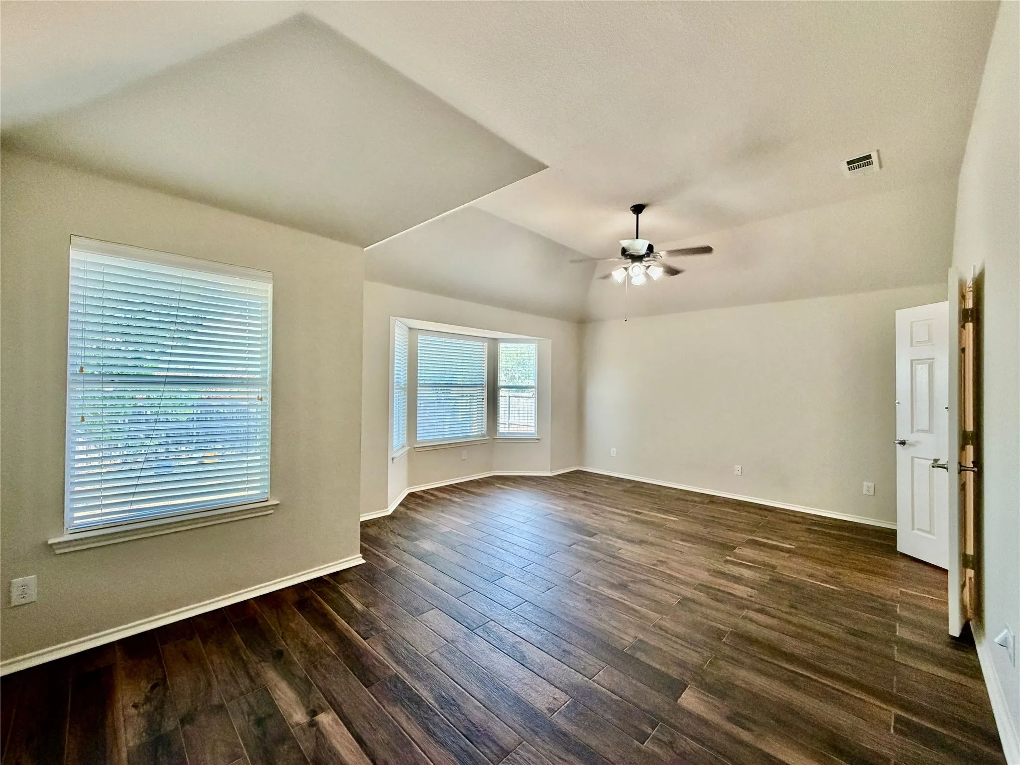 Single Family Residence For Rent in Dallas County , 4611 Harvest Lane, Sachse, Texas 75048, 4 Bedroom, 2 Bathroom, 1 Garage spaces, 2,159 Sqft, built in 2003, mls#21381191, Real Estate Agent in Sachse, Homes For Rent in Dallas county, Homes For Rent in Sachse, Realtor in Sachse Texas, Real Estate Brokerage Independent Realty Texas, Luminita Cordes Realtor