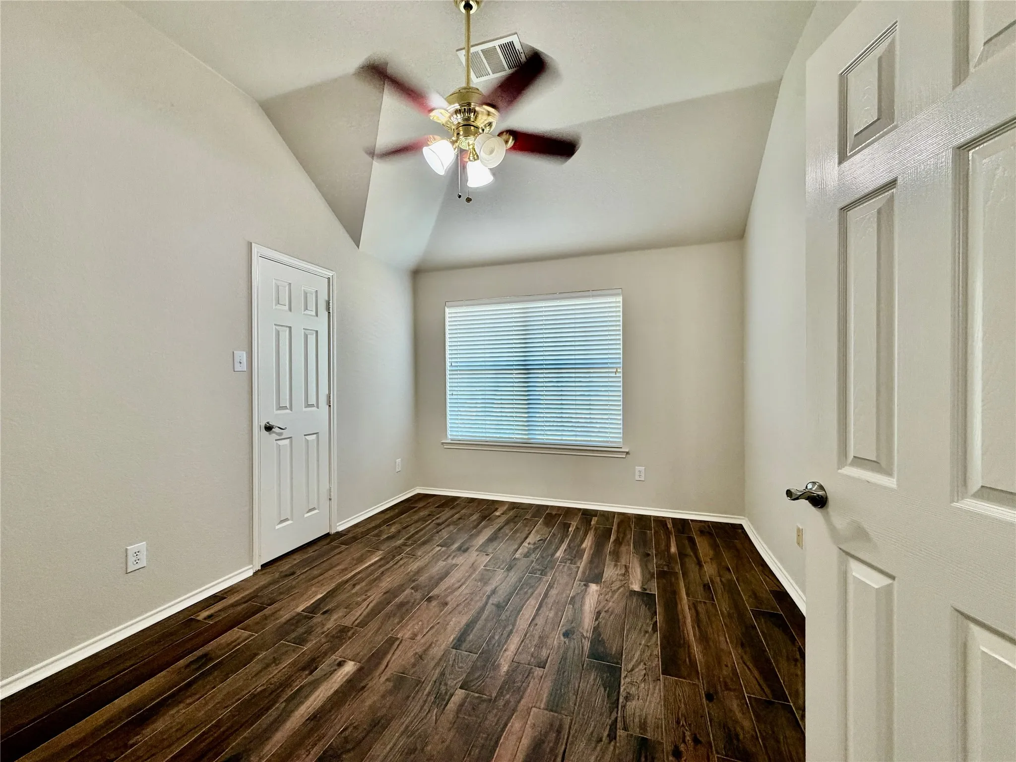 Single Family Residence For Rent in Dallas County , 4611 Harvest Lane, Sachse, Texas 75048, 4 Bedroom, 2 Bathroom, 1 Garage spaces, 2,159 Sqft, built in 2003, mls#21381191, Real Estate Agent in Sachse, Homes For Rent in Dallas county, Homes For Rent in Sachse, Realtor in Sachse Texas, Real Estate Brokerage Independent Realty Texas, Luminita Cordes Realtor