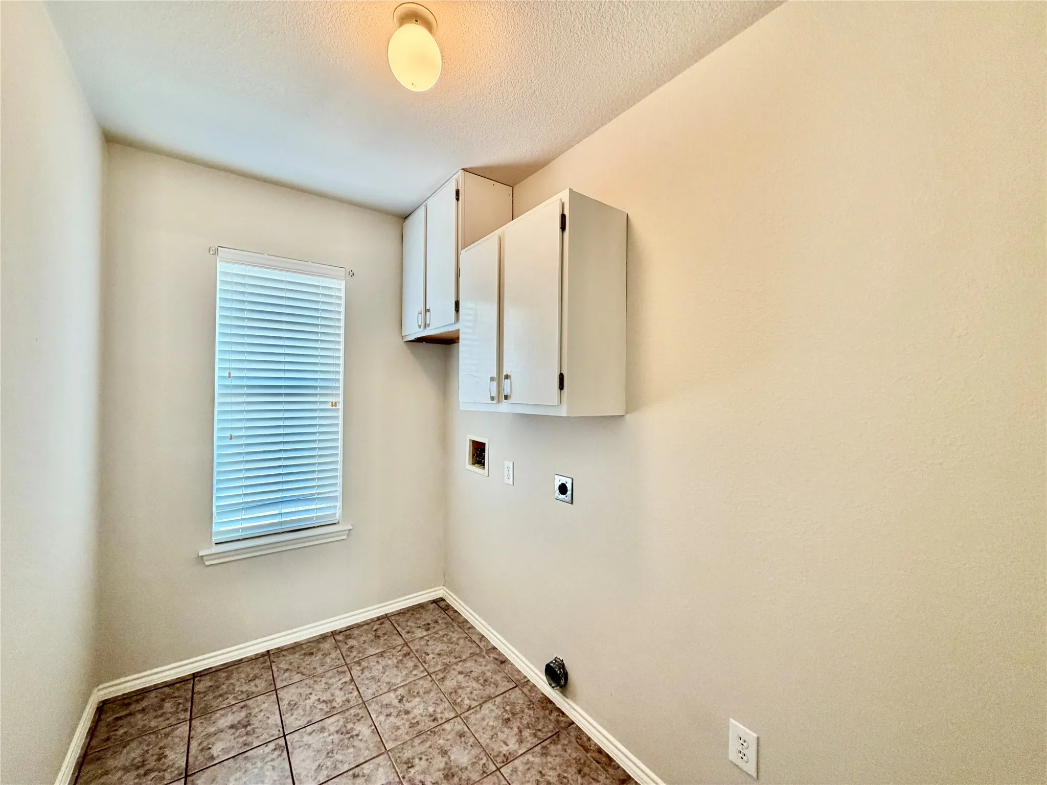 Single Family Residence For Rent in Dallas County , 4611 Harvest Lane, Sachse, Texas 75048, 4 Bedroom, 2 Bathroom, 1 Garage spaces, 2,159 Sqft, built in 2003, mls#21381191, Real Estate Agent in Sachse, Homes For Rent in Dallas county, Homes For Rent in Sachse, Realtor in Sachse Texas, Real Estate Brokerage Independent Realty Texas, Luminita Cordes Realtor