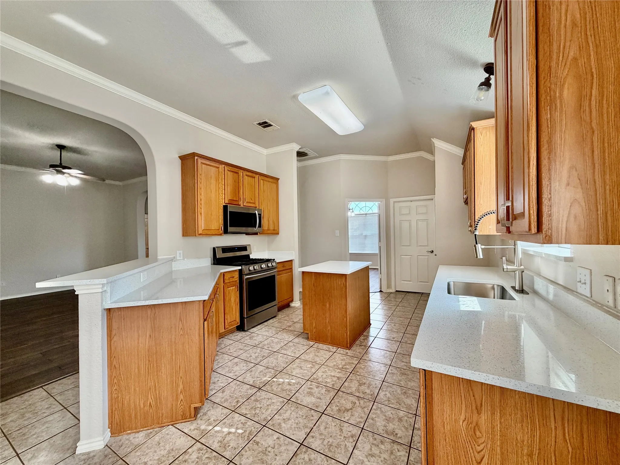 Single Family Residence For Rent in Dallas County , 4611 Harvest Lane, Sachse, Texas 75048, 4 Bedroom, 2 Bathroom, 1 Garage spaces, 2,159 Sqft, built in 2003, mls#21381191, Real Estate Agent in Sachse, Homes For Rent in Dallas county, Homes For Rent in Sachse, Realtor in Sachse Texas, Real Estate Brokerage Independent Realty Texas, Luminita Cordes Realtor