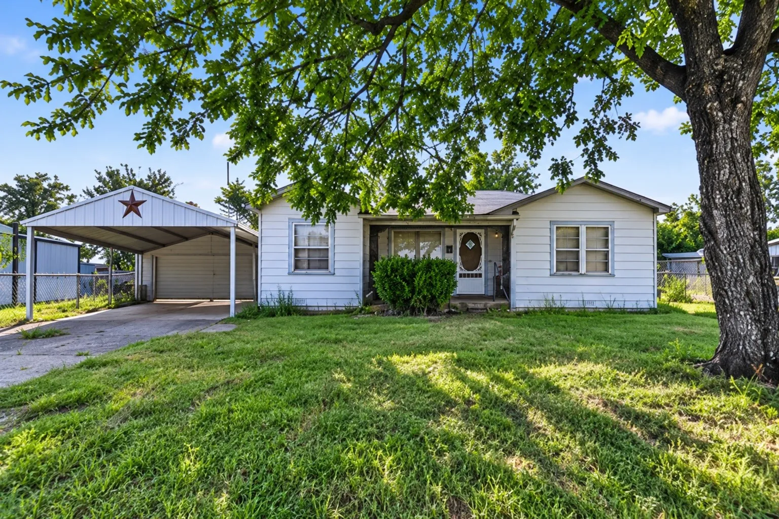 Single Family Residence For Sale in Callahan County , 525 Chestnut Street, Baird, Texas 79504, 3 Bedroom, 1 Bathroom, 1 Garage spaces, 1,162 Sqft, built in 1940, mls#21381187, Real Estate Agent in Baird, Homes For Sale in Callahan county, Homes For Sale in Baird, Realtor in Baird Texas, Real Estate Brokerage Independent Realty Texas, Luminita Cordes Realtor