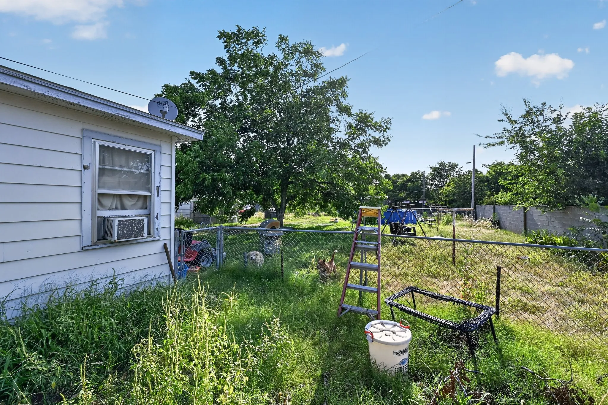 Single Family Residence For Sale in Callahan County , 525 Chestnut Street, Baird, Texas 79504, 3 Bedroom, 1 Bathroom, 1 Garage spaces, 1,162 Sqft, built in 1940, mls#21381187, Real Estate Agent in Baird, Homes For Sale in Callahan county, Homes For Sale in Baird, Realtor in Baird Texas, Real Estate Brokerage Independent Realty Texas, Luminita Cordes Realtor