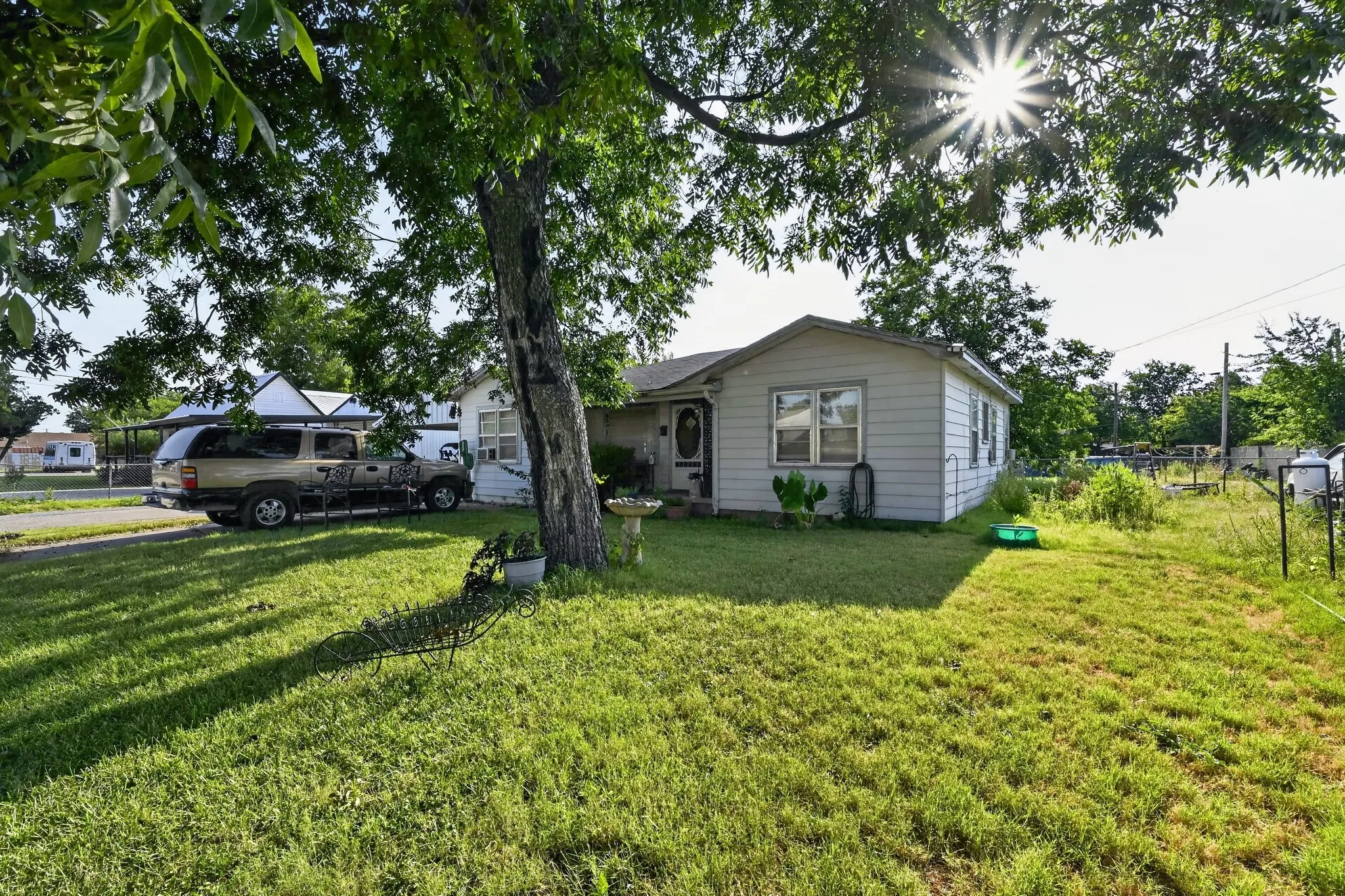 Single Family Residence For Sale in Callahan County , 525 Chestnut Street, Baird, Texas 79504, 3 Bedroom, 1 Bathroom, 1 Garage spaces, 1,162 Sqft, built in 1940, mls#21381187, Real Estate Agent in Baird, Homes For Sale in Callahan county, Homes For Sale in Baird, Realtor in Baird Texas, Real Estate Brokerage Independent Realty Texas, Luminita Cordes Realtor