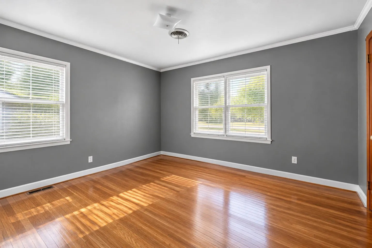 Single Family Residence For Sale in Callahan County , 525 Chestnut Street, Baird, Texas 79504, 3 Bedroom, 1 Bathroom, 1 Garage spaces, 1,162 Sqft, built in 1940, mls#21381187, Real Estate Agent in Baird, Homes For Sale in Callahan county, Homes For Sale in Baird, Realtor in Baird Texas, Real Estate Brokerage Independent Realty Texas, Luminita Cordes Realtor