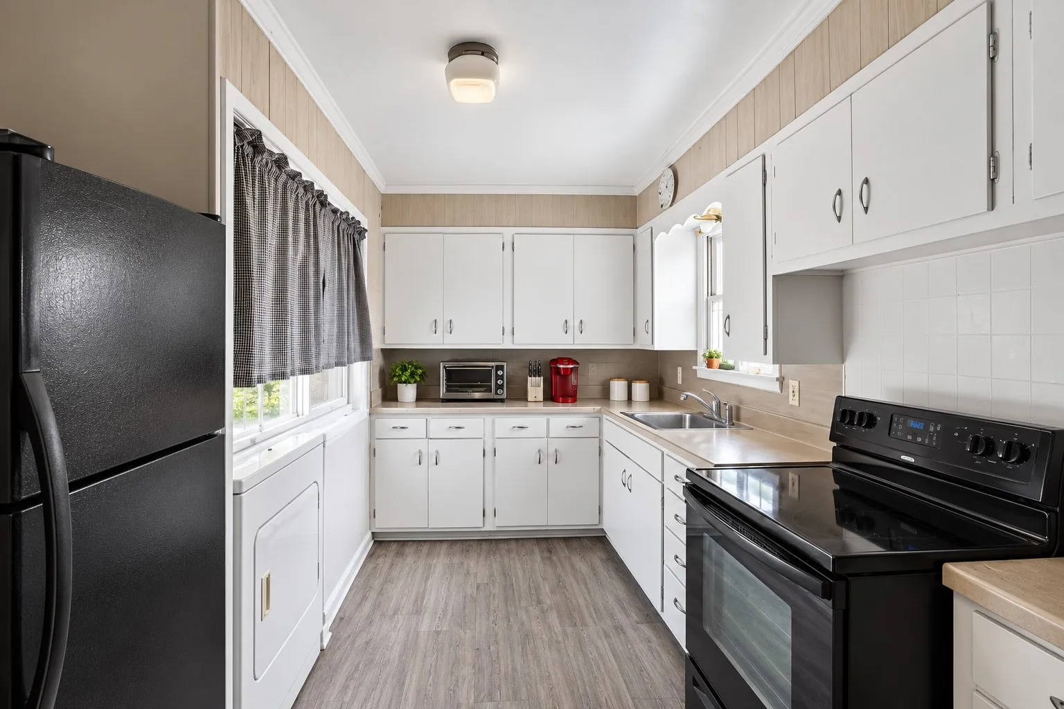 Single Family Residence For Sale in Callahan County , 525 Chestnut Street, Baird, Texas 79504, 3 Bedroom, 1 Bathroom, 1 Garage spaces, 1,162 Sqft, built in 1940, mls#21381187, Real Estate Agent in Baird, Homes For Sale in Callahan county, Homes For Sale in Baird, Realtor in Baird Texas, Real Estate Brokerage Independent Realty Texas, Luminita Cordes Realtor