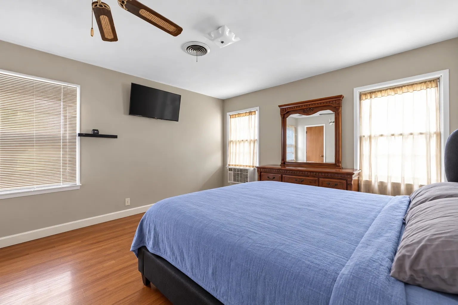 Single Family Residence For Sale in Callahan County , 525 Chestnut Street, Baird, Texas 79504, 3 Bedroom, 1 Bathroom, 1 Garage spaces, 1,162 Sqft, built in 1940, mls#21381187, Real Estate Agent in Baird, Homes For Sale in Callahan county, Homes For Sale in Baird, Realtor in Baird Texas, Real Estate Brokerage Independent Realty Texas, Luminita Cordes Realtor