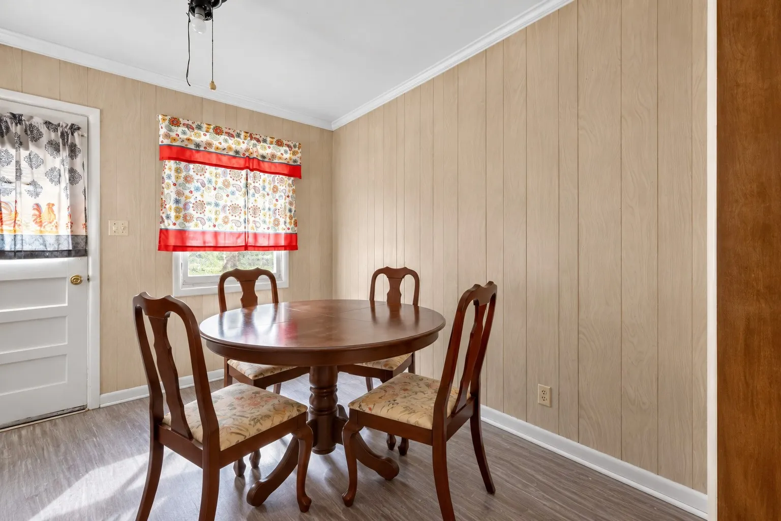 Single Family Residence For Sale in Callahan County , 525 Chestnut Street, Baird, Texas 79504, 3 Bedroom, 1 Bathroom, 1 Garage spaces, 1,162 Sqft, built in 1940, mls#21381187, Real Estate Agent in Baird, Homes For Sale in Callahan county, Homes For Sale in Baird, Realtor in Baird Texas, Real Estate Brokerage Independent Realty Texas, Luminita Cordes Realtor