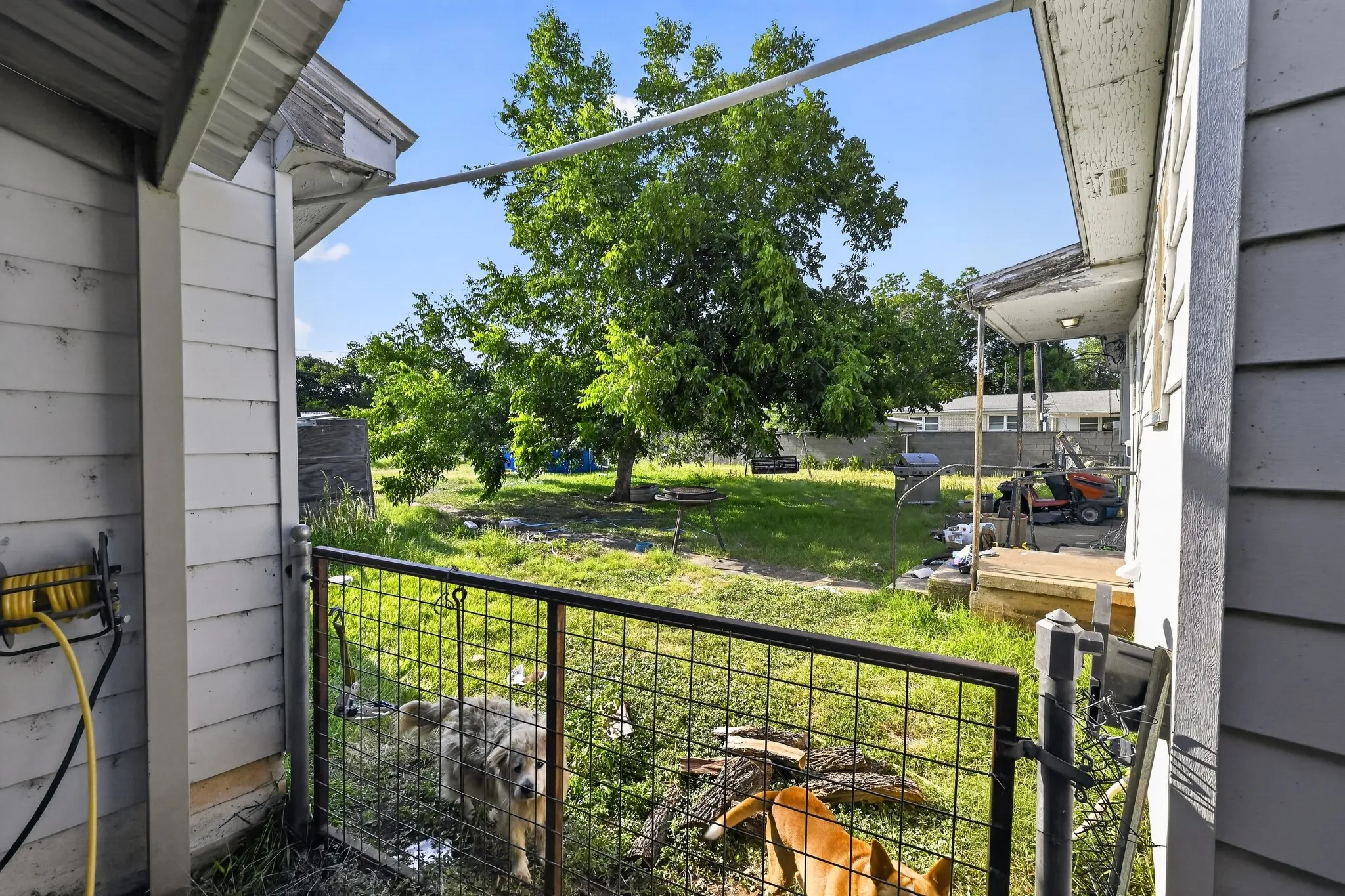 Single Family Residence For Sale in Callahan County , 525 Chestnut Street, Baird, Texas 79504, 3 Bedroom, 1 Bathroom, 1 Garage spaces, 1,162 Sqft, built in 1940, mls#21381187, Real Estate Agent in Baird, Homes For Sale in Callahan county, Homes For Sale in Baird, Realtor in Baird Texas, Real Estate Brokerage Independent Realty Texas, Luminita Cordes Realtor