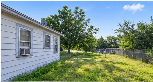 Single Family Residence For Sale in Callahan County , 525 Chestnut Street, Baird, Texas 79504, 3 Bedroom, 1 Bathroom, 1 Garage spaces, 1,162 Sqft, built in 1940, mls#21381187, Real Estate Agent in Baird, Homes For Sale in Callahan county, Homes For Sale in Baird, Realtor in Baird Texas, Real Estate Brokerage Independent Realty Texas, Luminita Cordes Realtor