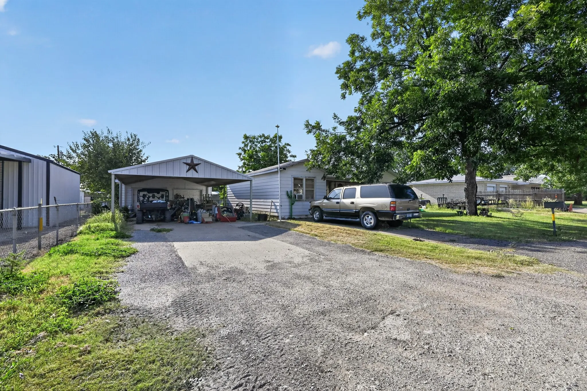 Single Family Residence For Sale in Callahan County , 525 Chestnut Street, Baird, Texas 79504, 3 Bedroom, 1 Bathroom, 1 Garage spaces, 1,162 Sqft, built in 1940, mls#21381187, Real Estate Agent in Baird, Homes For Sale in Callahan county, Homes For Sale in Baird, Realtor in Baird Texas, Real Estate Brokerage Independent Realty Texas, Luminita Cordes Realtor
