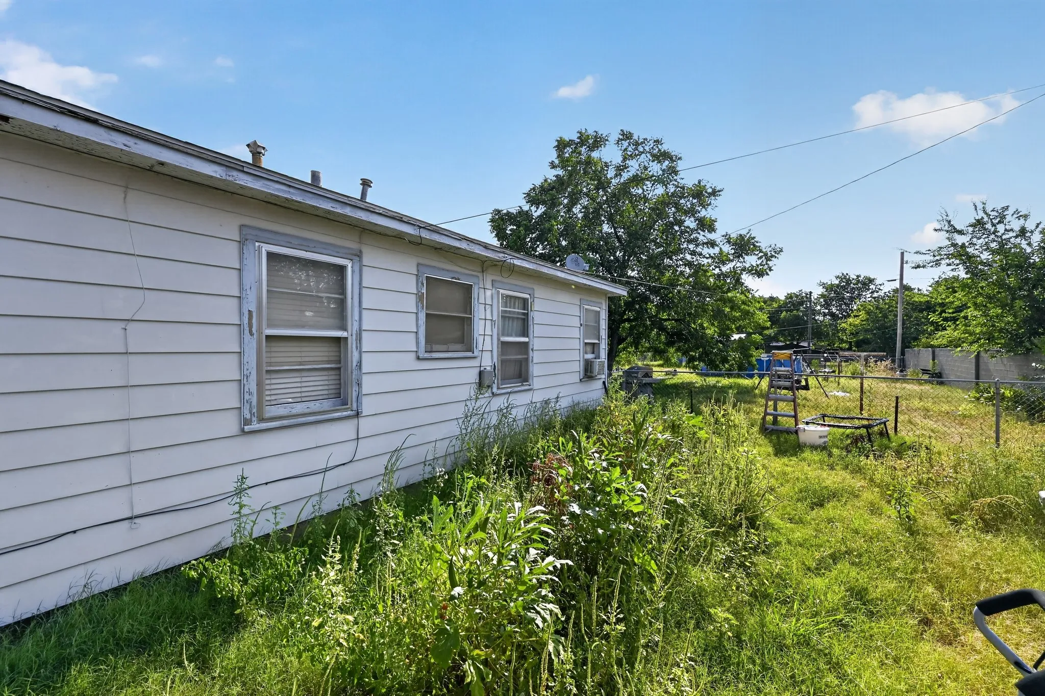 Single Family Residence For Sale in Callahan County , 525 Chestnut Street, Baird, Texas 79504, 3 Bedroom, 1 Bathroom, 1 Garage spaces, 1,162 Sqft, built in 1940, mls#21381187, Real Estate Agent in Baird, Homes For Sale in Callahan county, Homes For Sale in Baird, Realtor in Baird Texas, Real Estate Brokerage Independent Realty Texas, Luminita Cordes Realtor