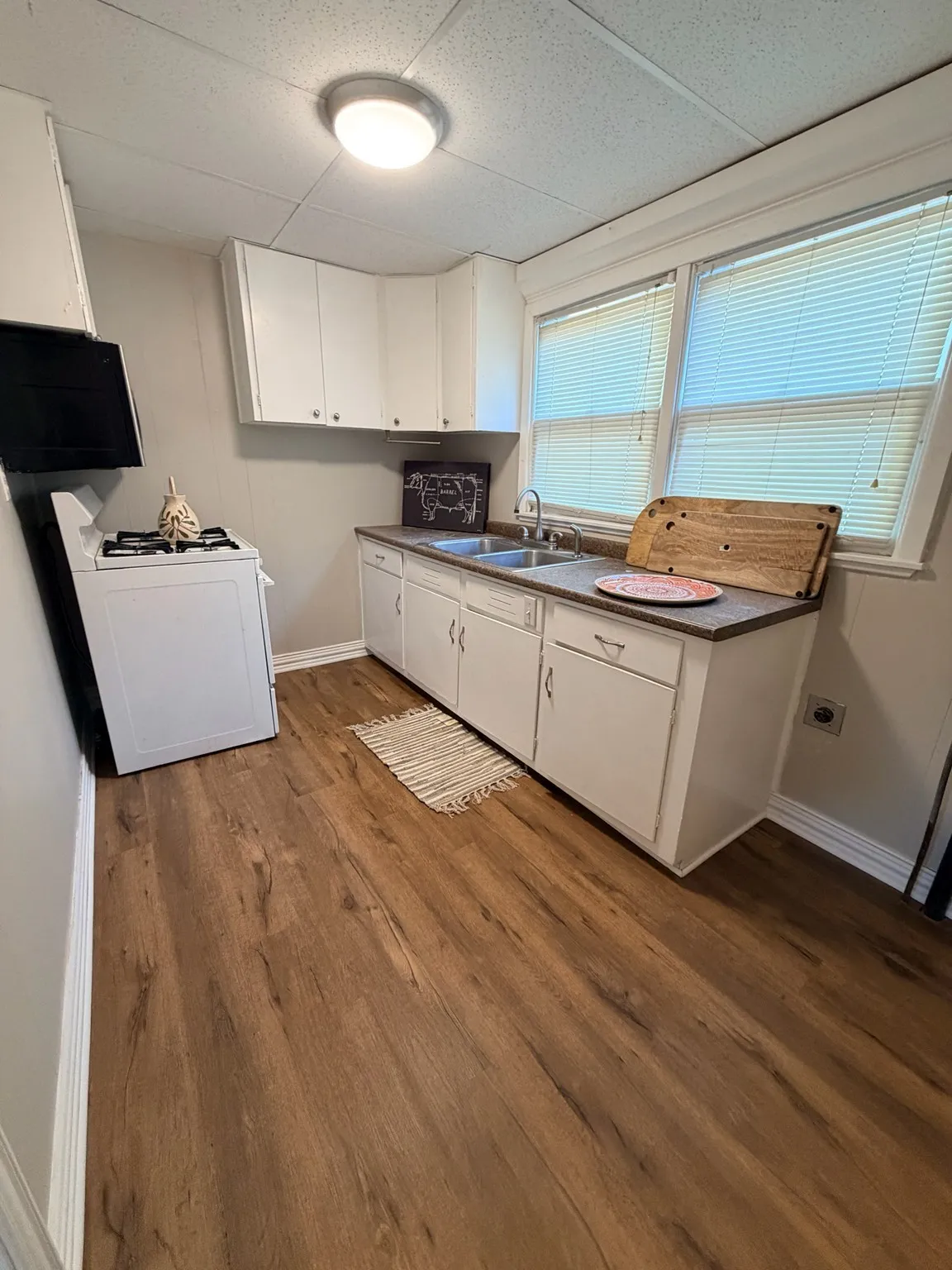Single Family Residence For Sale in Clay County , 1109 E Ikard Street, Henrietta, Texas 76365, 3 Bedroom, 2 Bathroom, Garage spaces, 1,236 Sqft, built in 1954, mls#21381196, Real Estate Agent in Henrietta, Homes For Sale in Clay county, Homes For Sale in Henrietta, Realtor in Henrietta Texas, Real Estate Brokerage Independent Realty Texas, Luminita Cordes Realtor