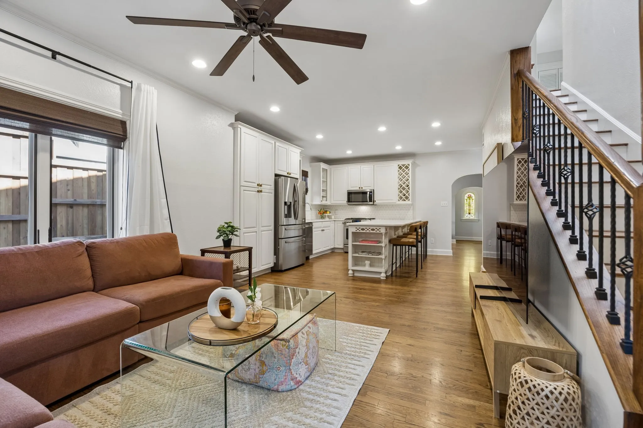 Great open floorplan. Perfect for entertaining.
