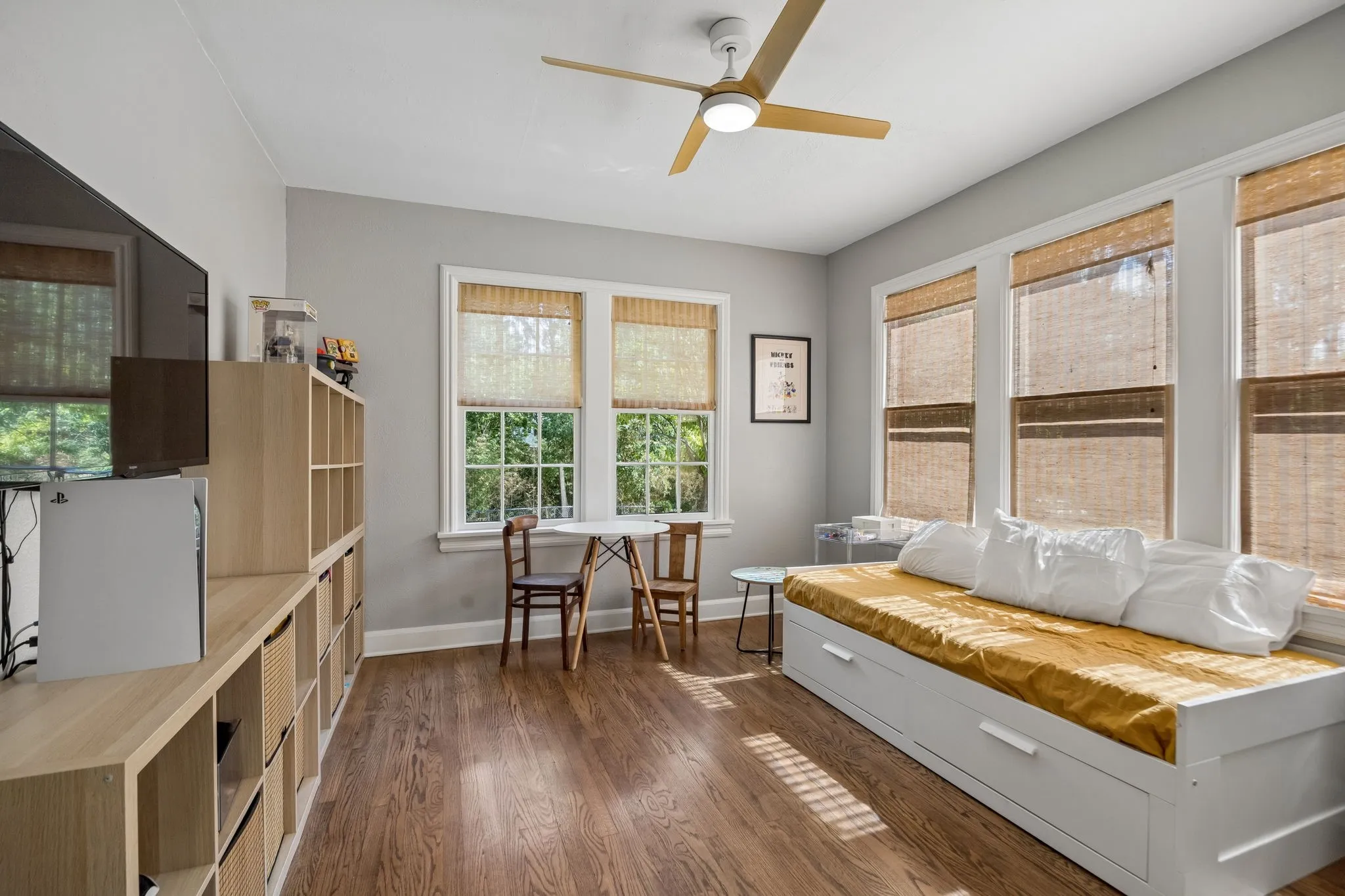 Downstairs secondary bedroom.