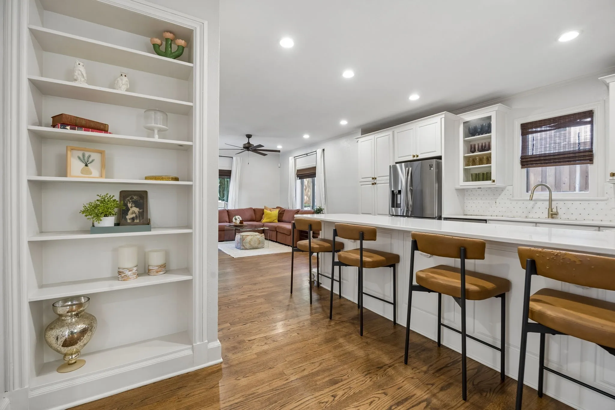 Great open floorplan. Perfect for entertaining.