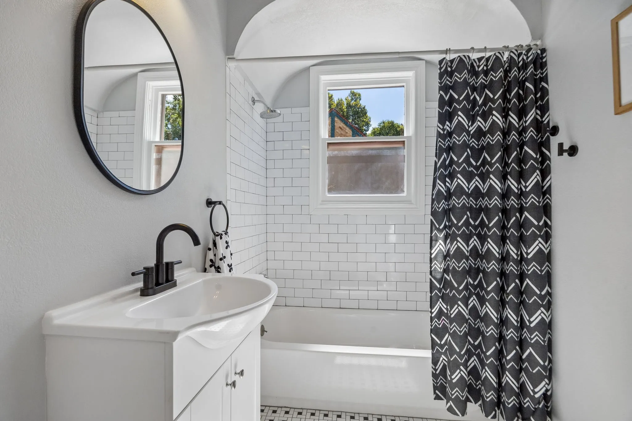 Downstairs bathroom with tub