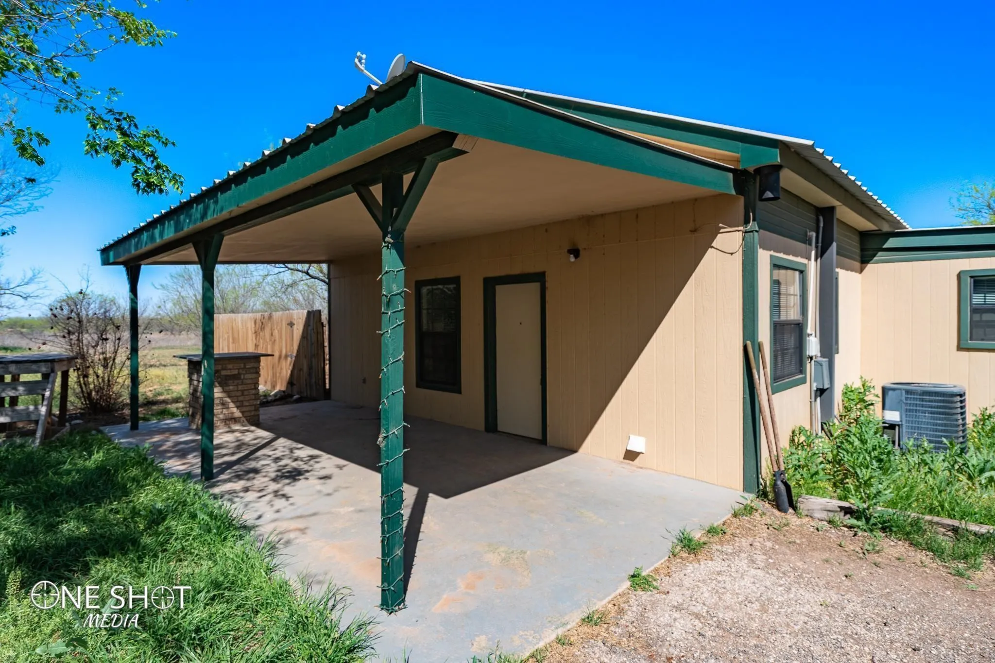 Single Family Residence For Rent in Taylor County , 542 Mccartney Lane, Tye, Texas 79563, 3 Bedroom, 2 Bathroom, Garage spaces, 1,650 Sqft, built in 2009, mls#21381202, Real Estate Agent in Tye, Homes For Rent in Taylor county, Homes For Rent in Tye, Realtor in Tye Texas, Real Estate Brokerage Independent Realty Texas, Luminita Cordes Realtor