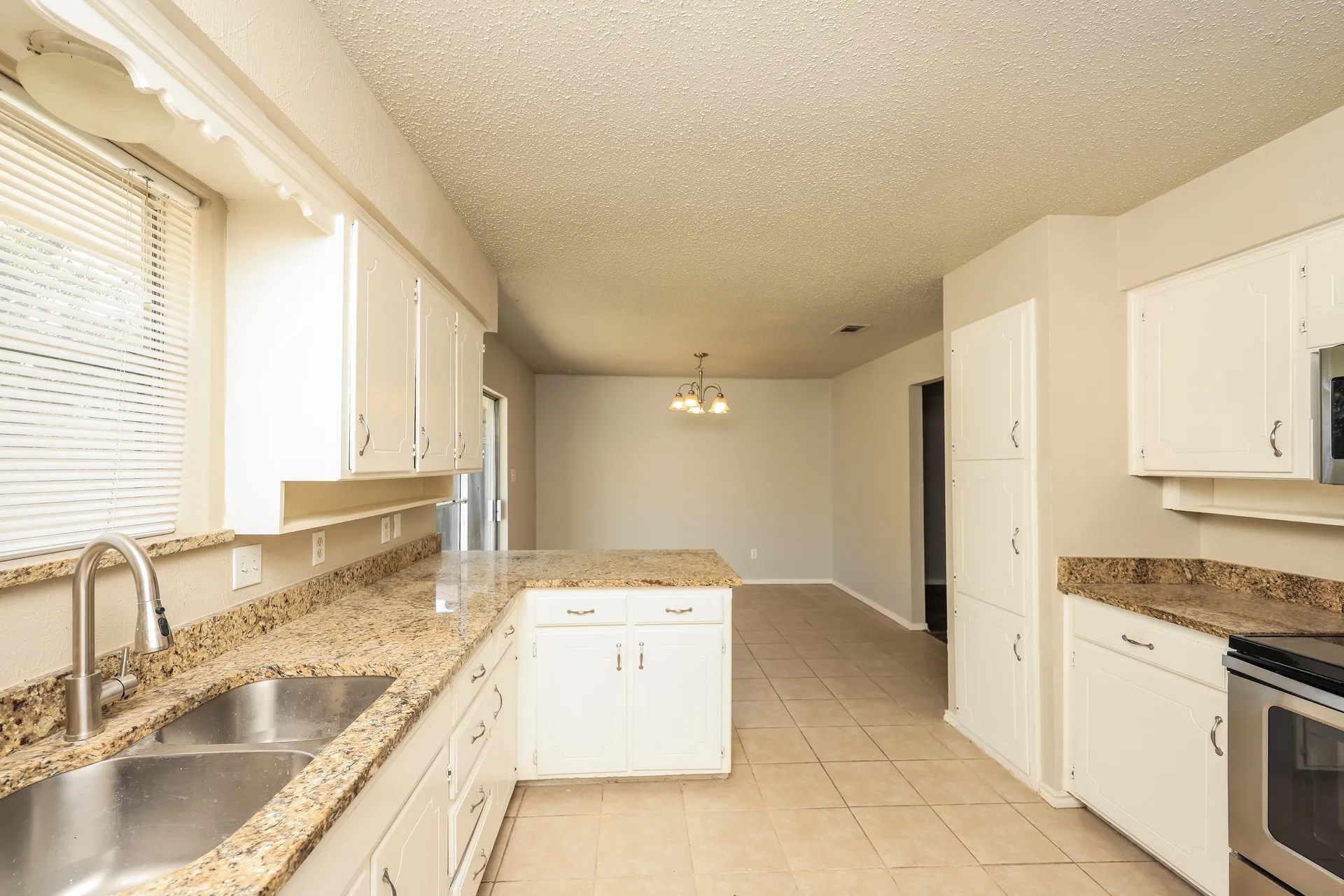 Single Family Residence For Rent in Denton County , 1841 College Parkway, Lewisville, Texas 75077, 4 Bedroom, 2 Bathroom, 2 Garage spaces, 1,701 Sqft, built in 1975, mls#21381207, Real Estate Agent in Lewisville, Homes For Rent in Denton county, Homes For Rent in Lewisville, Realtor in Lewisville Texas, Real Estate Brokerage Independent Realty Texas, Luminita Cordes Realtor