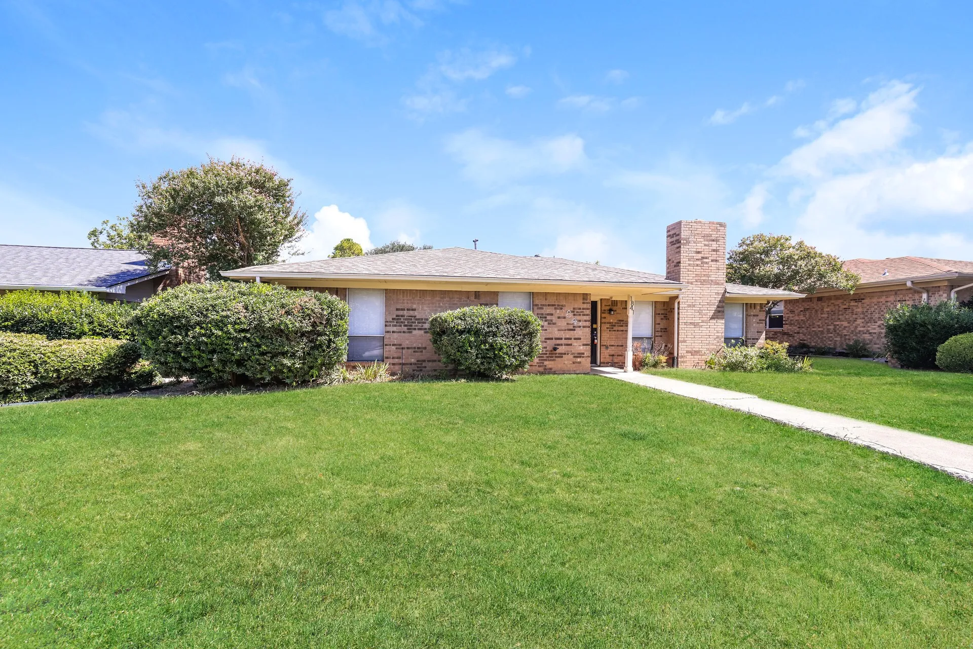 Single Family Residence For Rent in Denton County , 1841 College Parkway, Lewisville, Texas 75077, 4 Bedroom, 2 Bathroom, 2 Garage spaces, 1,701 Sqft, built in 1975, mls#21381207, Real Estate Agent in Lewisville, Homes For Rent in Denton county, Homes For Rent in Lewisville, Realtor in Lewisville Texas, Real Estate Brokerage Independent Realty Texas, Luminita Cordes Realtor