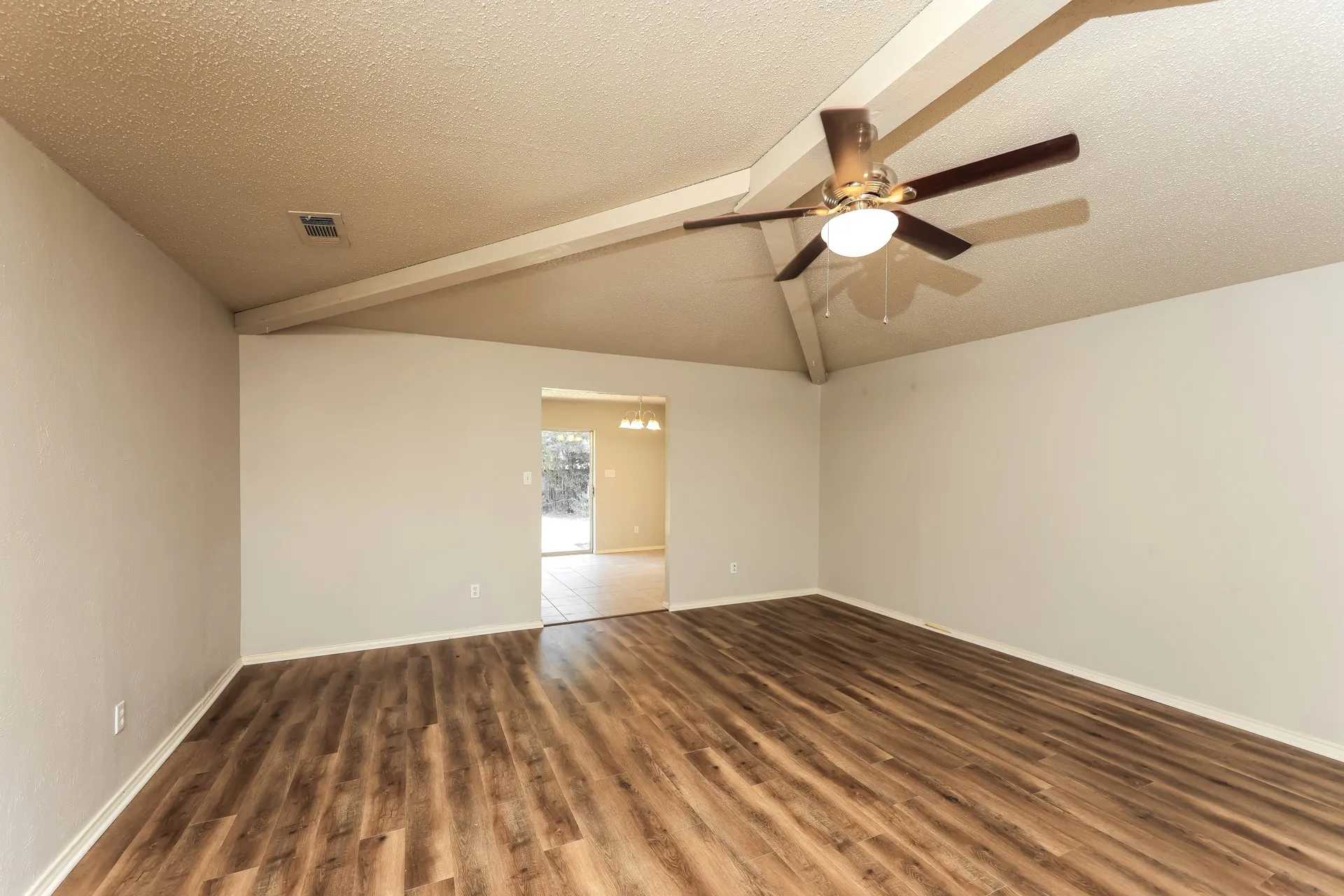 Single Family Residence For Rent in Denton County , 1841 College Parkway, Lewisville, Texas 75077, 4 Bedroom, 2 Bathroom, 2 Garage spaces, 1,701 Sqft, built in 1975, mls#21381207, Real Estate Agent in Lewisville, Homes For Rent in Denton county, Homes For Rent in Lewisville, Realtor in Lewisville Texas, Real Estate Brokerage Independent Realty Texas, Luminita Cordes Realtor