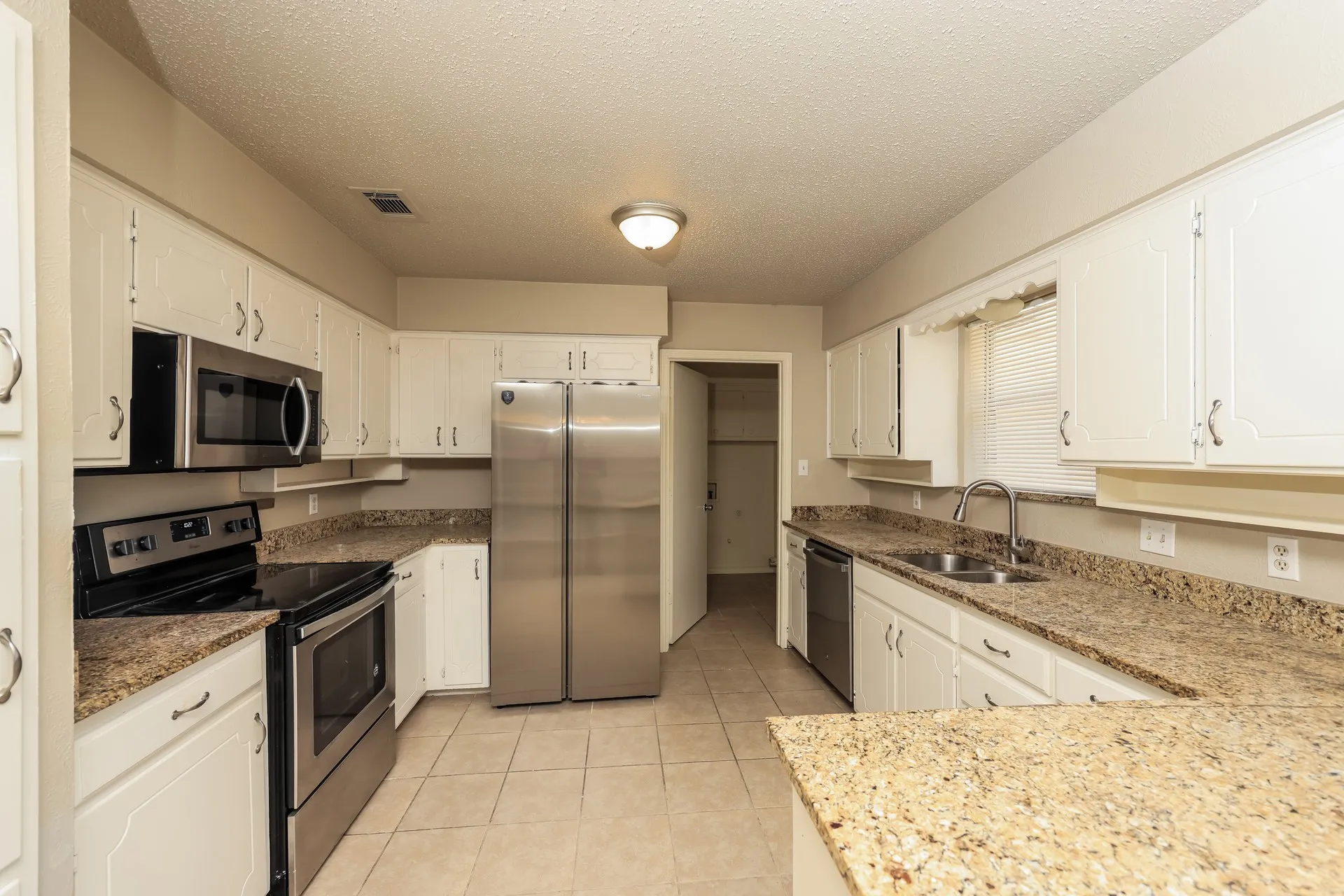 Single Family Residence For Rent in Denton County , 1841 College Parkway, Lewisville, Texas 75077, 4 Bedroom, 2 Bathroom, 2 Garage spaces, 1,701 Sqft, built in 1975, mls#21381207, Real Estate Agent in Lewisville, Homes For Rent in Denton county, Homes For Rent in Lewisville, Realtor in Lewisville Texas, Real Estate Brokerage Independent Realty Texas, Luminita Cordes Realtor