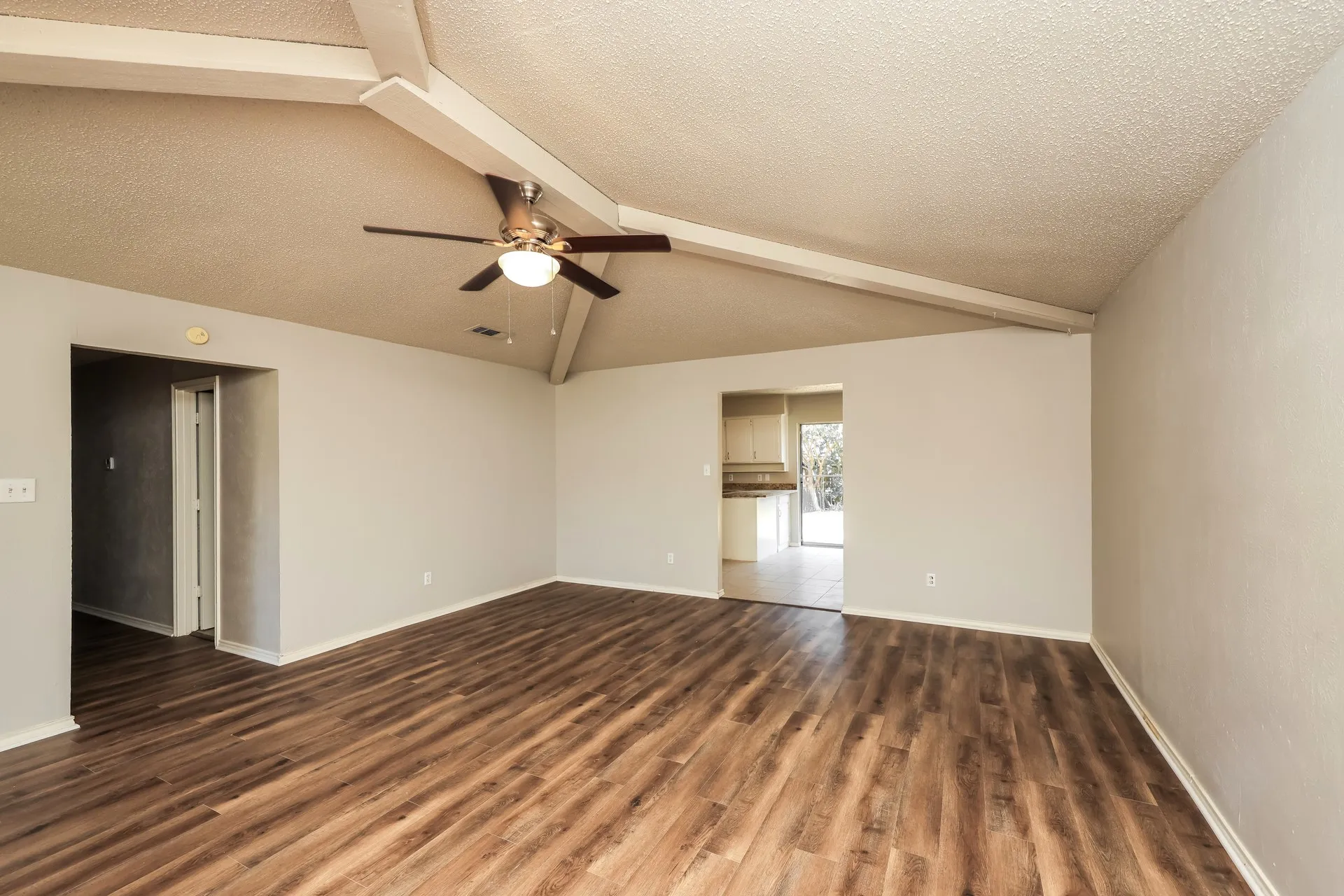 Single Family Residence For Rent in Denton County , 1841 College Parkway, Lewisville, Texas 75077, 4 Bedroom, 2 Bathroom, 2 Garage spaces, 1,701 Sqft, built in 1975, mls#21381207, Real Estate Agent in Lewisville, Homes For Rent in Denton county, Homes For Rent in Lewisville, Realtor in Lewisville Texas, Real Estate Brokerage Independent Realty Texas, Luminita Cordes Realtor