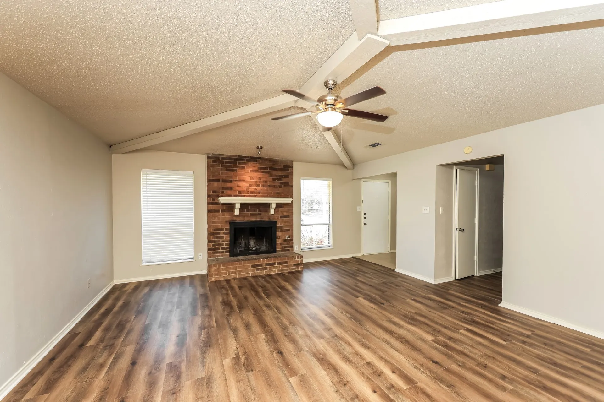 Single Family Residence For Rent in Denton County , 1841 College Parkway, Lewisville, Texas 75077, 4 Bedroom, 2 Bathroom, 2 Garage spaces, 1,701 Sqft, built in 1975, mls#21381207, Real Estate Agent in Lewisville, Homes For Rent in Denton county, Homes For Rent in Lewisville, Realtor in Lewisville Texas, Real Estate Brokerage Independent Realty Texas, Luminita Cordes Realtor