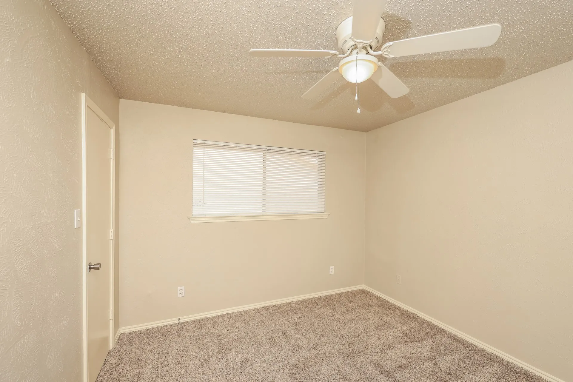 Single Family Residence For Rent in Denton County , 1841 College Parkway, Lewisville, Texas 75077, 4 Bedroom, 2 Bathroom, 2 Garage spaces, 1,701 Sqft, built in 1975, mls#21381207, Real Estate Agent in Lewisville, Homes For Rent in Denton county, Homes For Rent in Lewisville, Realtor in Lewisville Texas, Real Estate Brokerage Independent Realty Texas, Luminita Cordes Realtor
