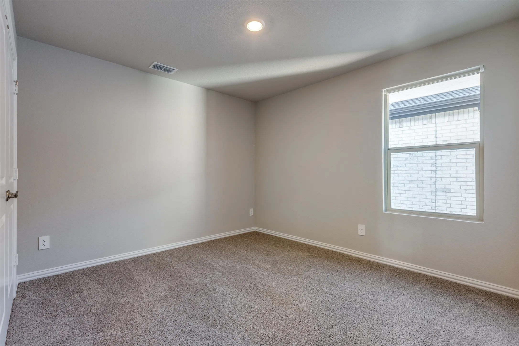 Spare room with carpet flooring