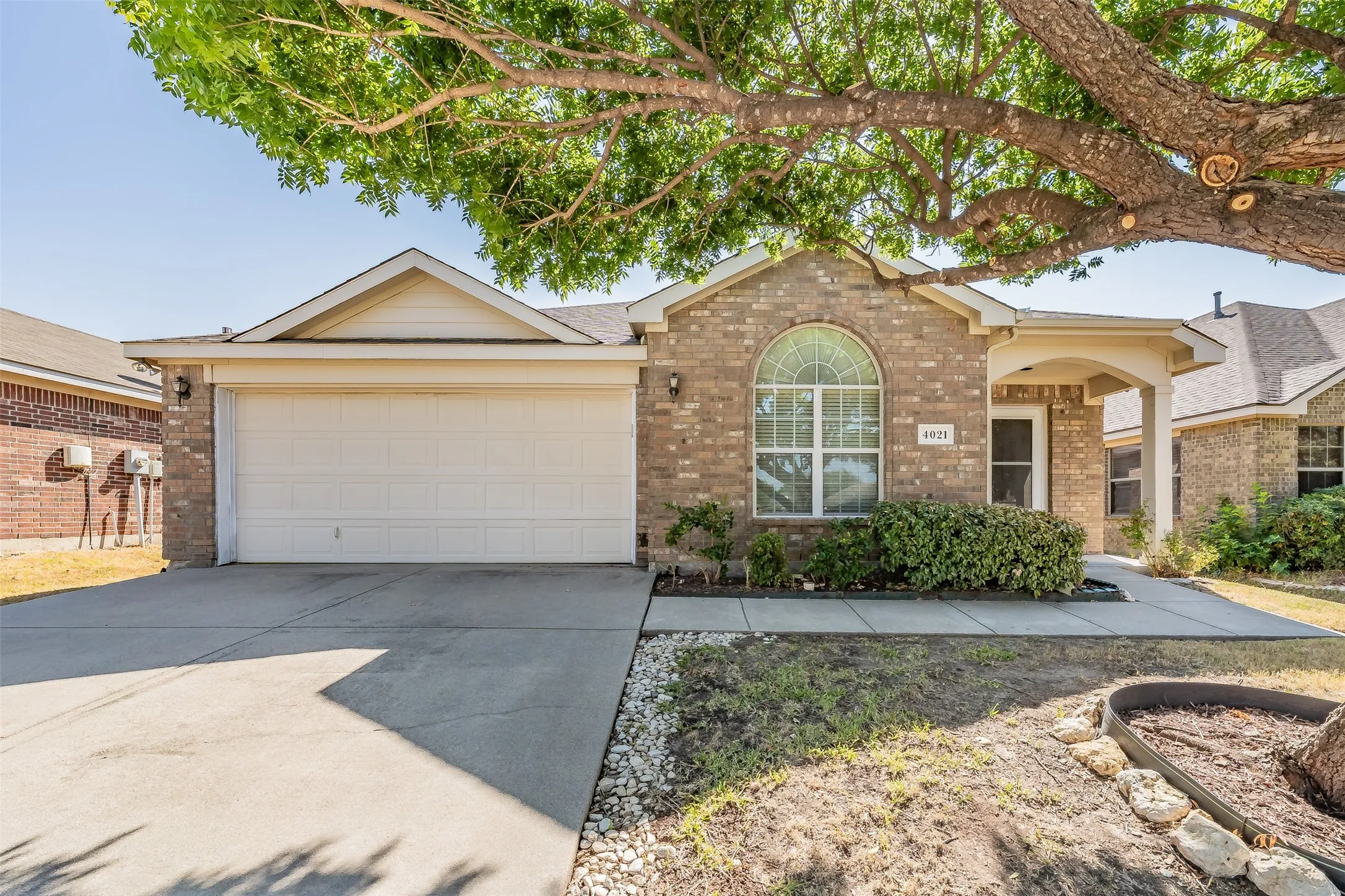 Single Family Residence For Rent in Tarrant County , 4021 Diamond Ridge Drive, Fort Worth, Texas 76244, 3 Bedroom, 2 Bathroom, 2 Garage spaces, 2,122 Sqft, built in 2008, mls#21380735, Real Estate Agent in Fort Worth, Homes For Rent in Tarrant county, Homes For Rent in Fort Worth, Realtor in Fort Worth Texas, Real Estate Brokerage Independent Realty Texas, Luminita Cordes Realtor