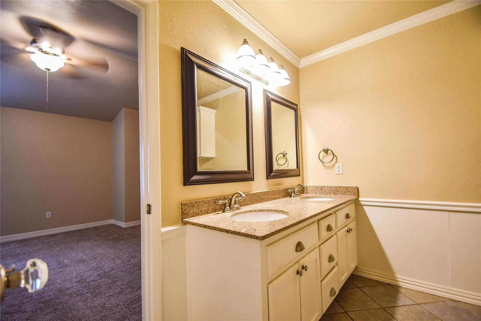 Townhouse For Rent in Tarrant County , 87 Winchester Drive, Euless, Texas 76039, 2 Bedroom, 2 Bathroom, Garage spaces, 1,120 Sqft, built in 1983, mls#21381219, Real Estate Agent in Euless, Homes For Rent in Tarrant county, Homes For Rent in Euless, Realtor in Euless Texas, Real Estate Brokerage Independent Realty Texas, Luminita Cordes Realtor