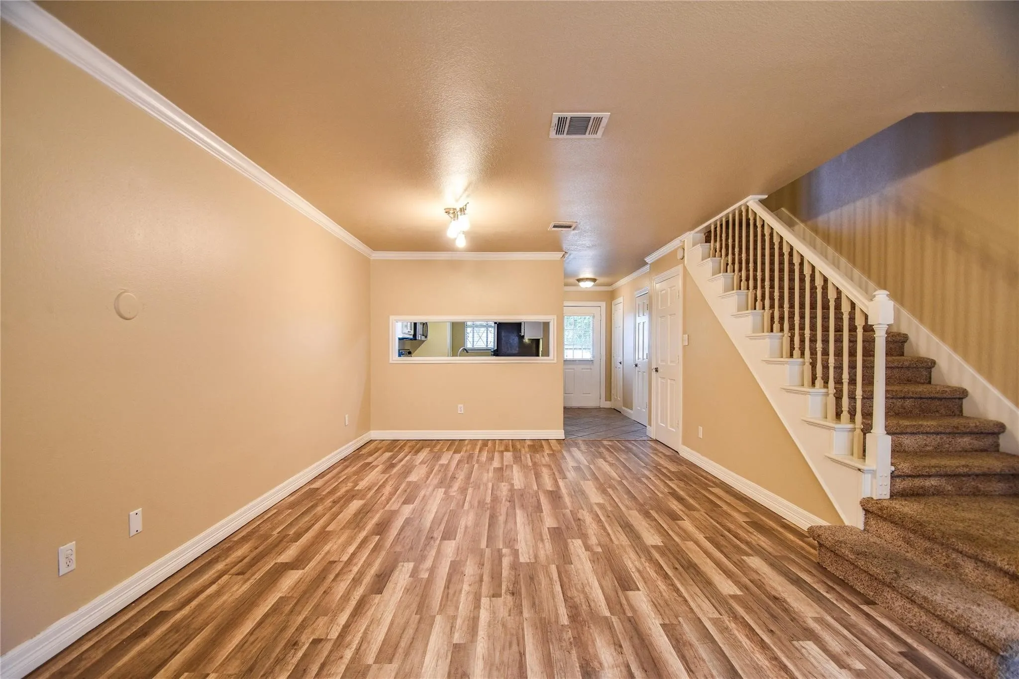 Townhouse For Rent in Tarrant County , 87 Winchester Drive, Euless, Texas 76039, 2 Bedroom, 2 Bathroom, Garage spaces, 1,120 Sqft, built in 1983, mls#21381219, Real Estate Agent in Euless, Homes For Rent in Tarrant county, Homes For Rent in Euless, Realtor in Euless Texas, Real Estate Brokerage Independent Realty Texas, Luminita Cordes Realtor