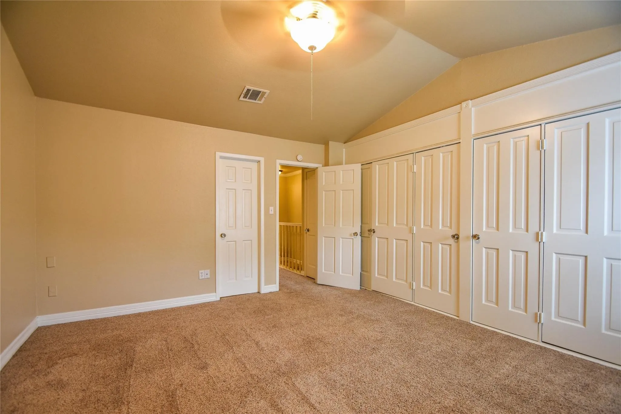Townhouse For Rent in Tarrant County , 87 Winchester Drive, Euless, Texas 76039, 2 Bedroom, 2 Bathroom, Garage spaces, 1,120 Sqft, built in 1983, mls#21381219, Real Estate Agent in Euless, Homes For Rent in Tarrant county, Homes For Rent in Euless, Realtor in Euless Texas, Real Estate Brokerage Independent Realty Texas, Luminita Cordes Realtor