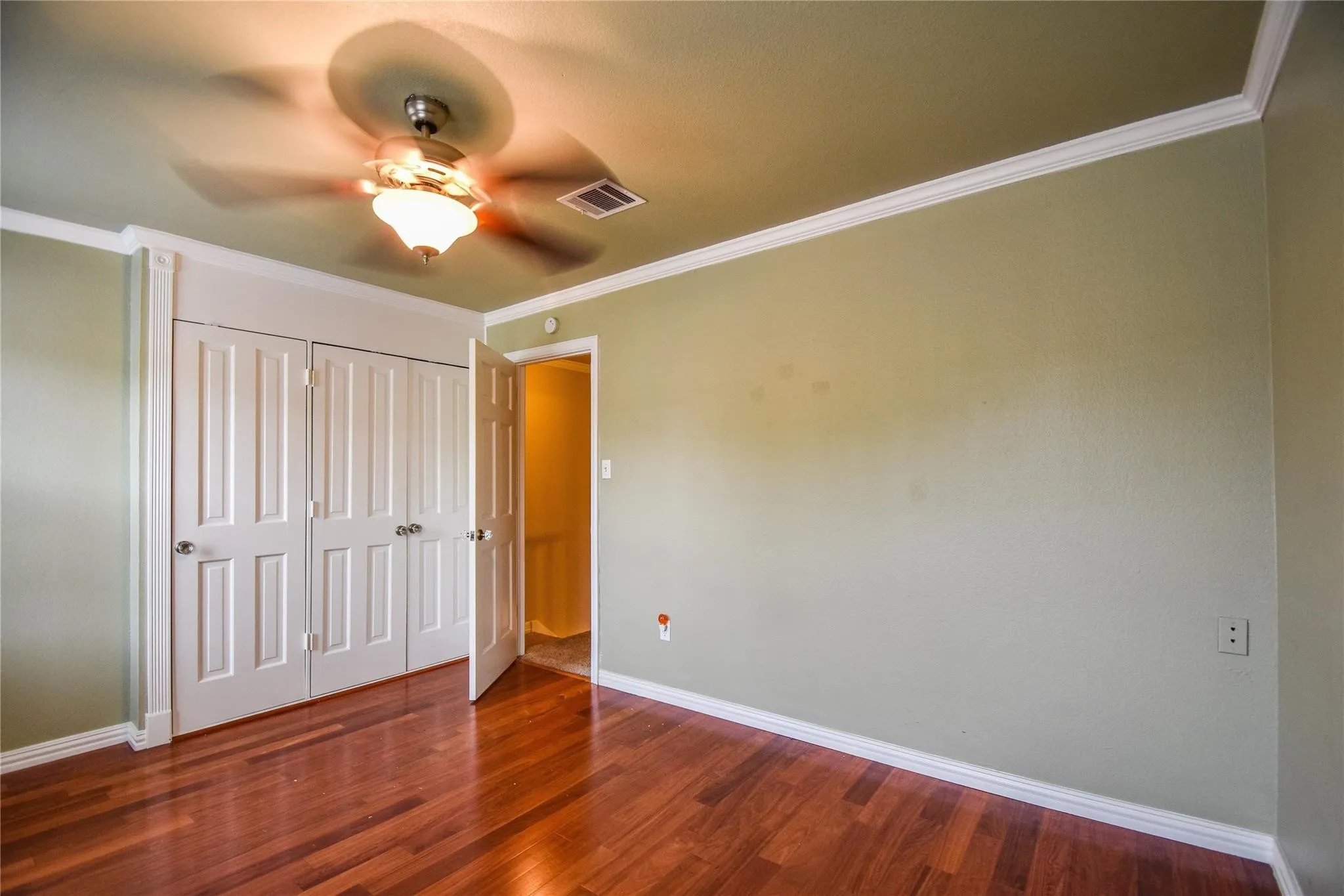 Townhouse For Rent in Tarrant County , 87 Winchester Drive, Euless, Texas 76039, 2 Bedroom, 2 Bathroom, Garage spaces, 1,120 Sqft, built in 1983, mls#21381219, Real Estate Agent in Euless, Homes For Rent in Tarrant county, Homes For Rent in Euless, Realtor in Euless Texas, Real Estate Brokerage Independent Realty Texas, Luminita Cordes Realtor