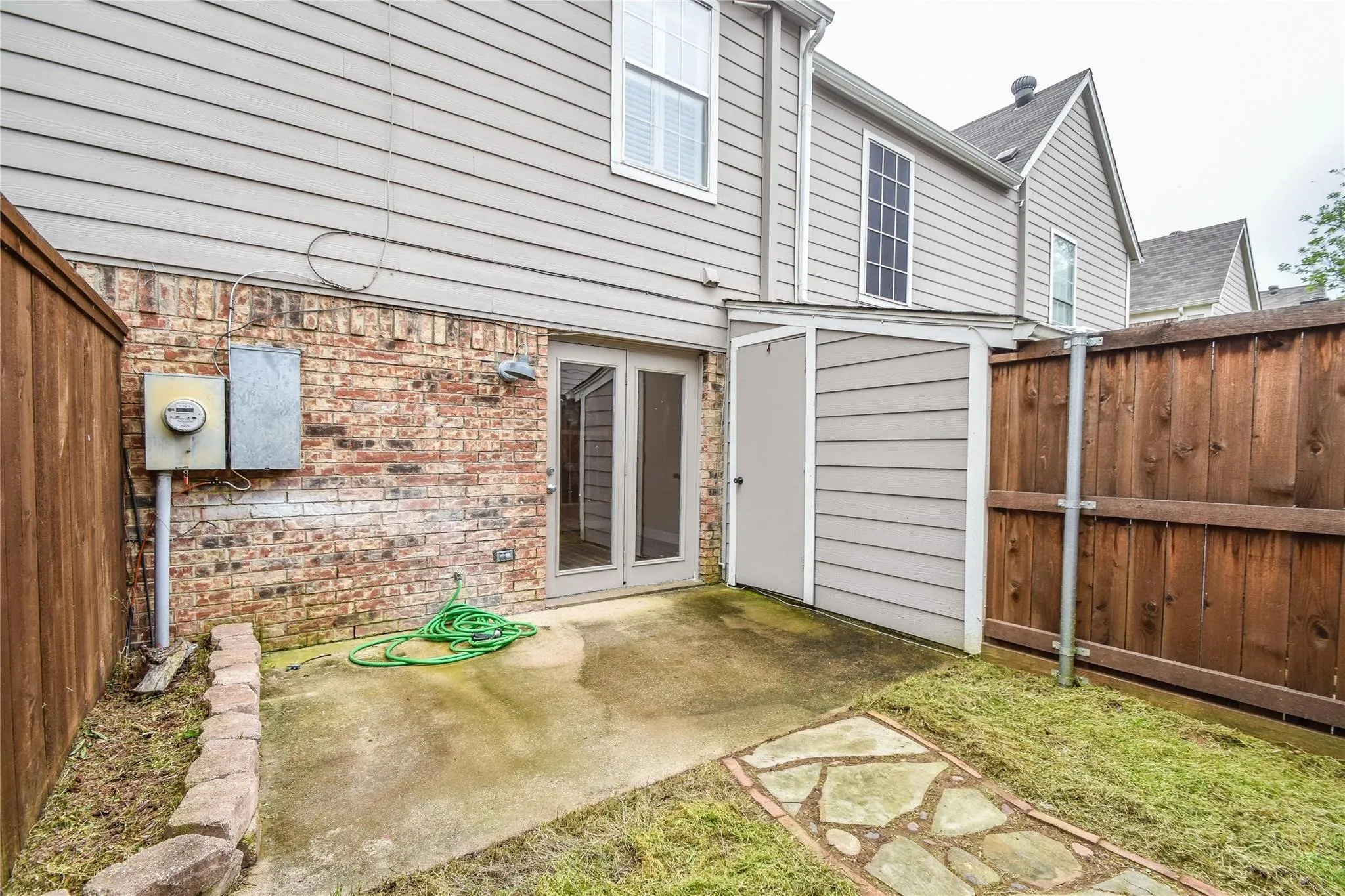Townhouse For Rent in Tarrant County , 87 Winchester Drive, Euless, Texas 76039, 2 Bedroom, 2 Bathroom, Garage spaces, 1,120 Sqft, built in 1983, mls#21381219, Real Estate Agent in Euless, Homes For Rent in Tarrant county, Homes For Rent in Euless, Realtor in Euless Texas, Real Estate Brokerage Independent Realty Texas, Luminita Cordes Realtor