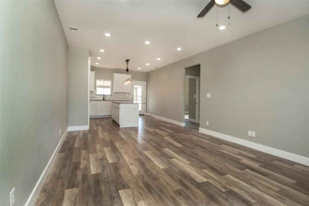 Townhouse For Rent in Grayson County , 20494 US Highway 377 C, Whitesboro, Texas 76273, 2 Bedroom, 1 Bathroom, Garage spaces, 991 Sqft, built in 2023, mls#21381227, Real Estate Agent in Whitesboro, Homes For Rent in Grayson county, Homes For Rent in Whitesboro, Realtor in Whitesboro Texas, Real Estate Brokerage Independent Realty Texas, Luminita Cordes Realtor