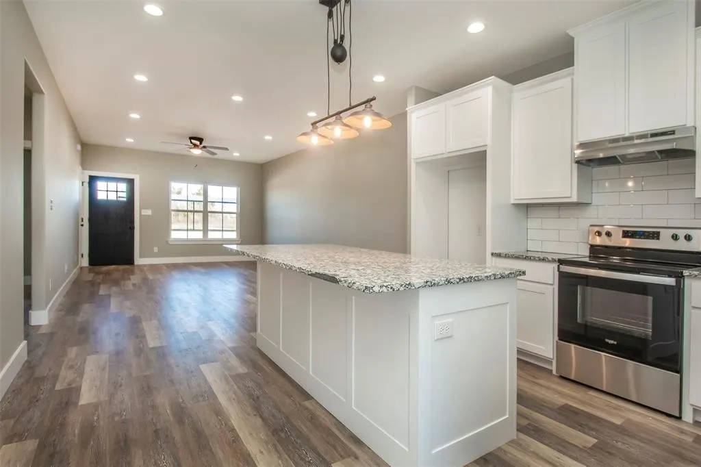 Townhouse For Rent in Grayson County , 20494 US Highway 377 C, Whitesboro, Texas 76273, 2 Bedroom, 1 Bathroom, Garage spaces, 991 Sqft, built in 2023, mls#21381227, Real Estate Agent in Whitesboro, Homes For Rent in Grayson county, Homes For Rent in Whitesboro, Realtor in Whitesboro Texas, Real Estate Brokerage Independent Realty Texas, Luminita Cordes Realtor