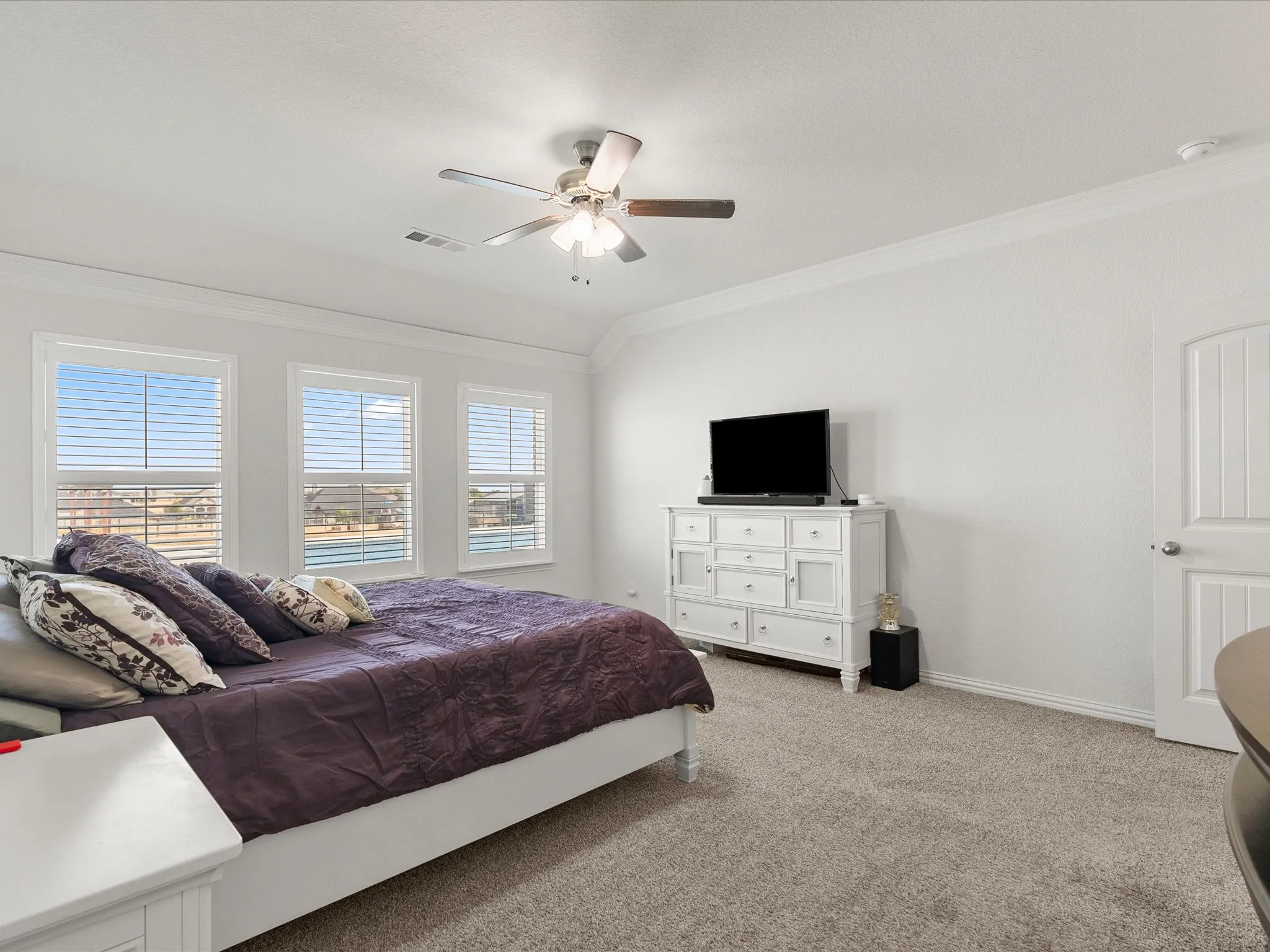 primary bedroom with en-suite bath