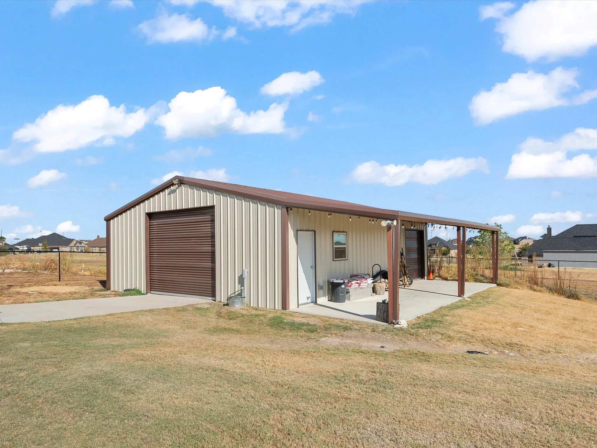 30' x 40' outbuilding with 10' x 40' covered porch