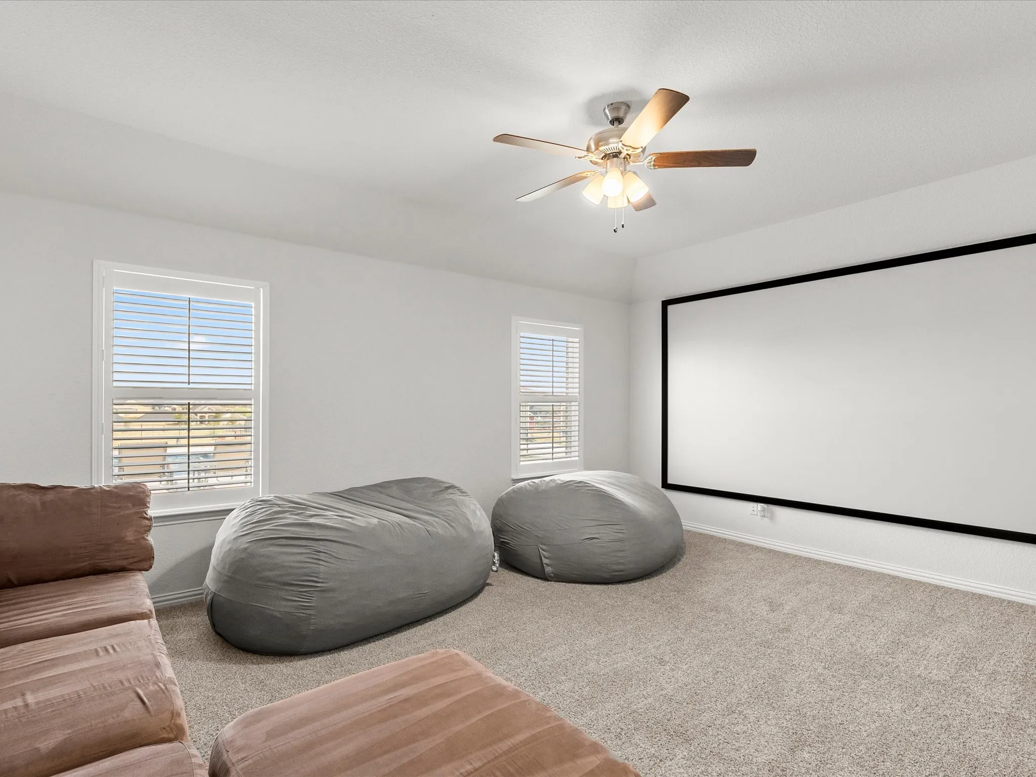media/flex room or extra living room