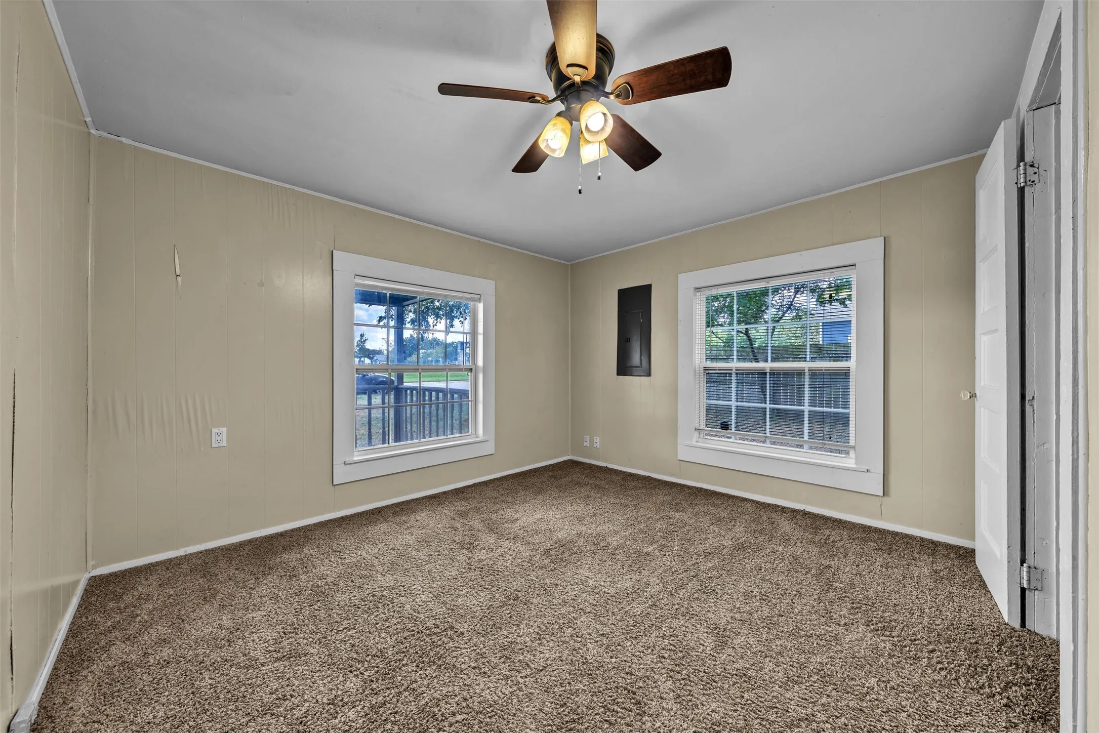 Single Family Residence For Rent in Tarrant County , 107 Brown Street, Mansfield, Texas 76063, 3 Bedroom, 2 Bathroom, Garage spaces, 1,288 Sqft, built in 1930, mls#21381205, Real Estate Agent in Mansfield, Homes For Rent in Tarrant county, Homes For Rent in Mansfield, Realtor in Mansfield Texas, Real Estate Brokerage Independent Realty Texas, Luminita Cordes Realtor