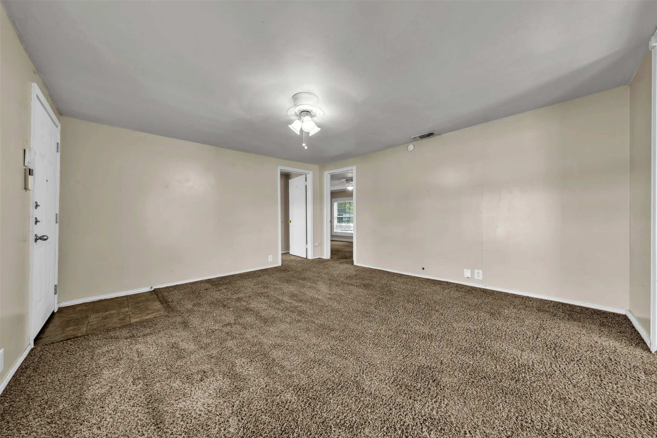 Single Family Residence For Rent in Tarrant County , 107 Brown Street, Mansfield, Texas 76063, 3 Bedroom, 2 Bathroom, Garage spaces, 1,288 Sqft, built in 1930, mls#21381205, Real Estate Agent in Mansfield, Homes For Rent in Tarrant county, Homes For Rent in Mansfield, Realtor in Mansfield Texas, Real Estate Brokerage Independent Realty Texas, Luminita Cordes Realtor